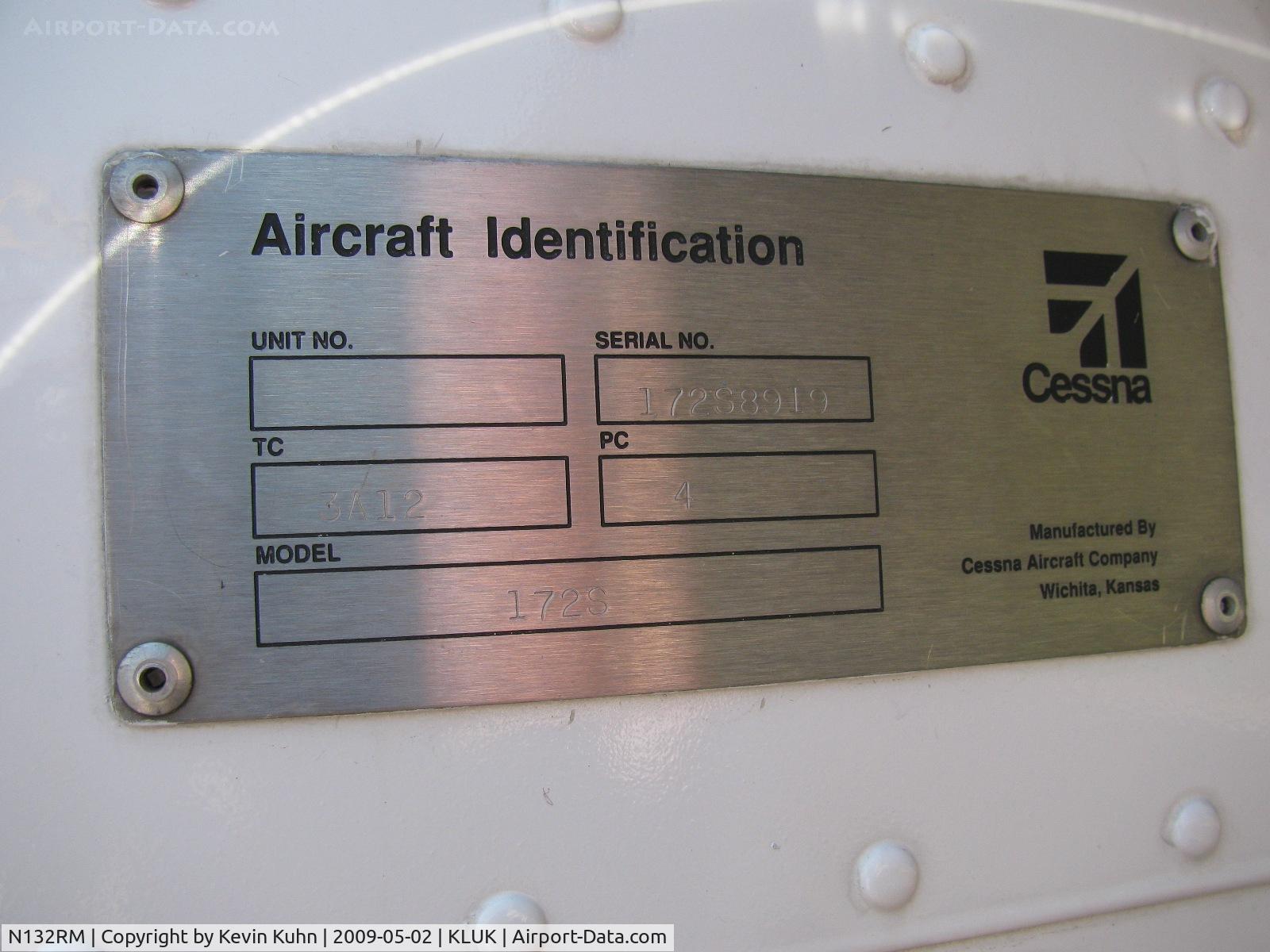 N132RM, 2001 Cessna 172S C/N 172S8919, Dataplate