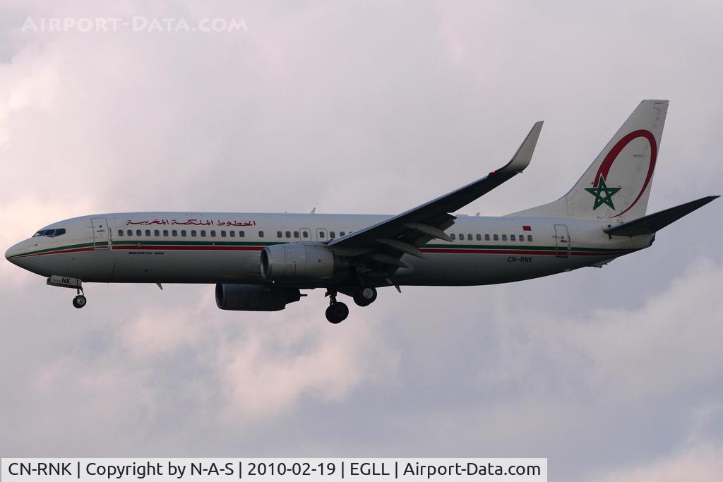 CN-RNK, 1998 Boeing 737-8B6 C/N 28981, Landing at very Dull LHR