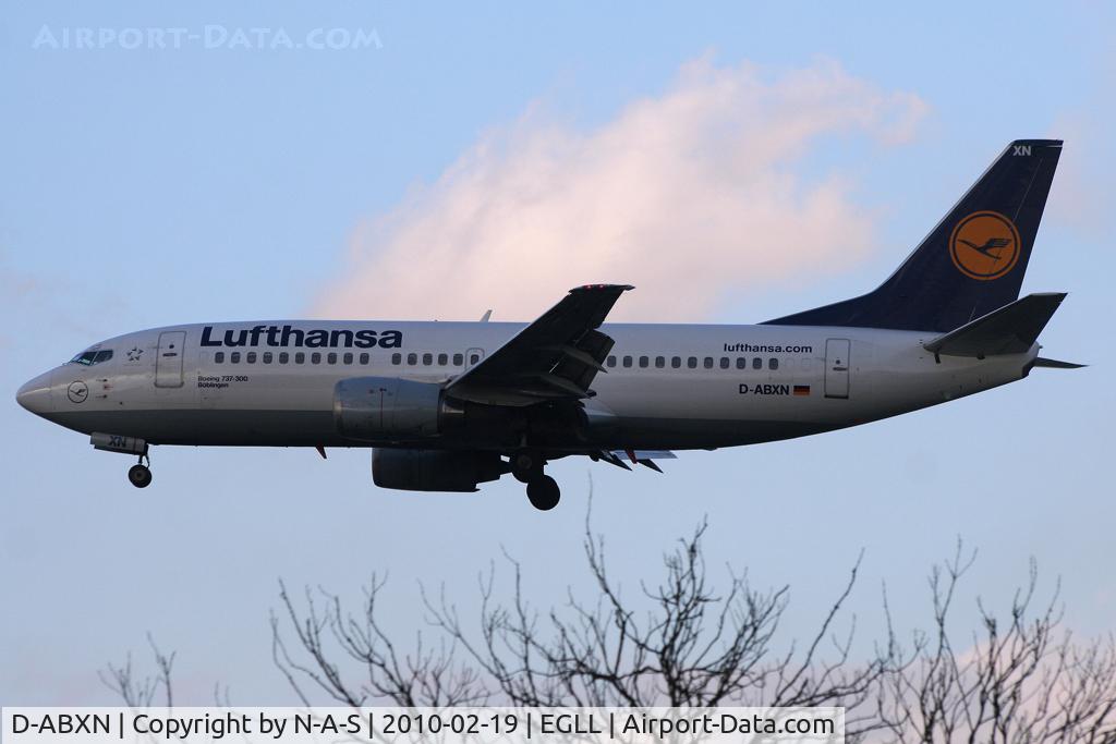 D-ABXN, 1987 Boeing 737-330 C/N 23872, Arriving 27L