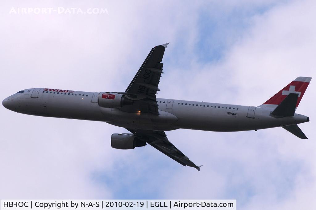 HB-IOC, 1995 Airbus A321-111 C/N 520, Departing 27L
