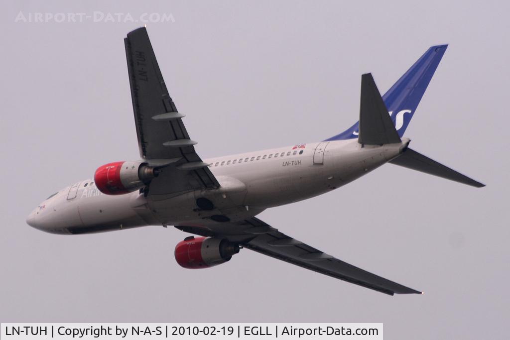 LN-TUH, 1999 Boeing 737-705 C/N 29093, Departing 27L
