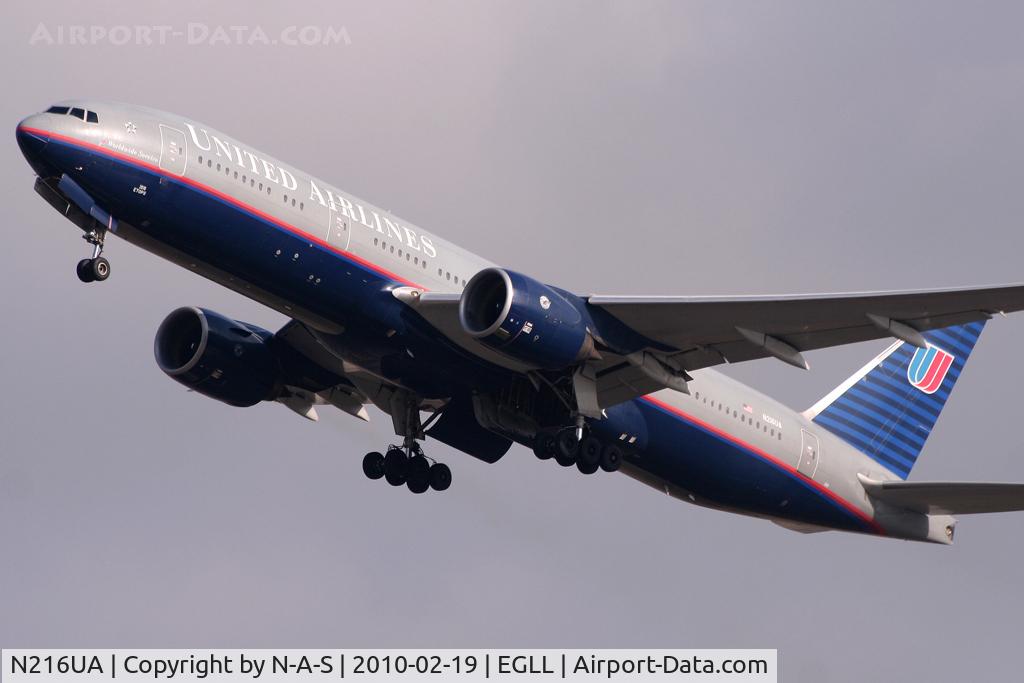 N216UA, 2000 Boeing 777-222 C/N 30549, Departing 27L