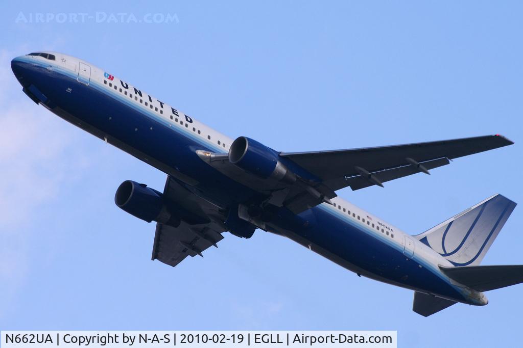 N662UA, 1993 Boeing 767-322 C/N 27159, Departing 27L