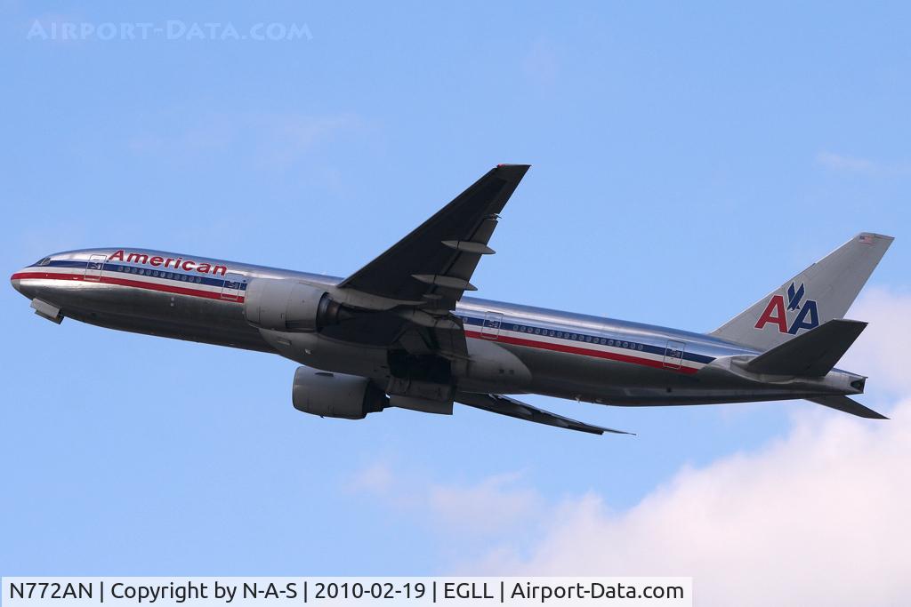 N772AN, 1999 Boeing 777-223 C/N 29580, Departing 27L
