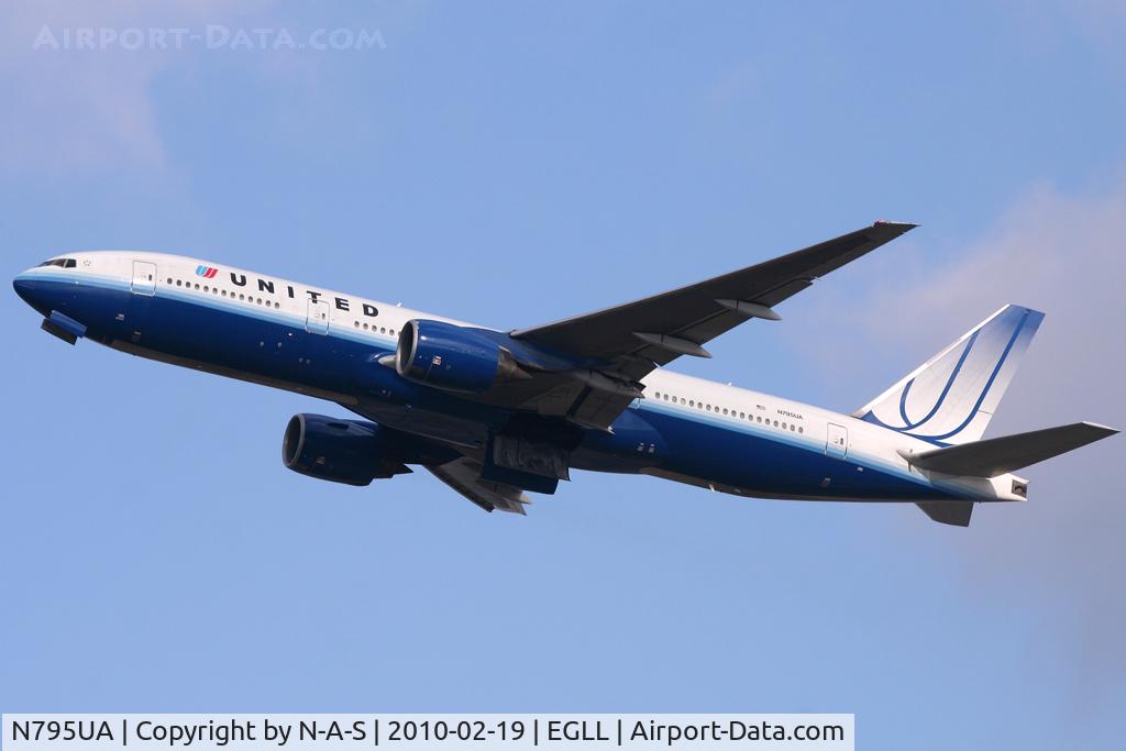 N795UA, 1997 Boeing 777-222 C/N 26927, Departing 27L