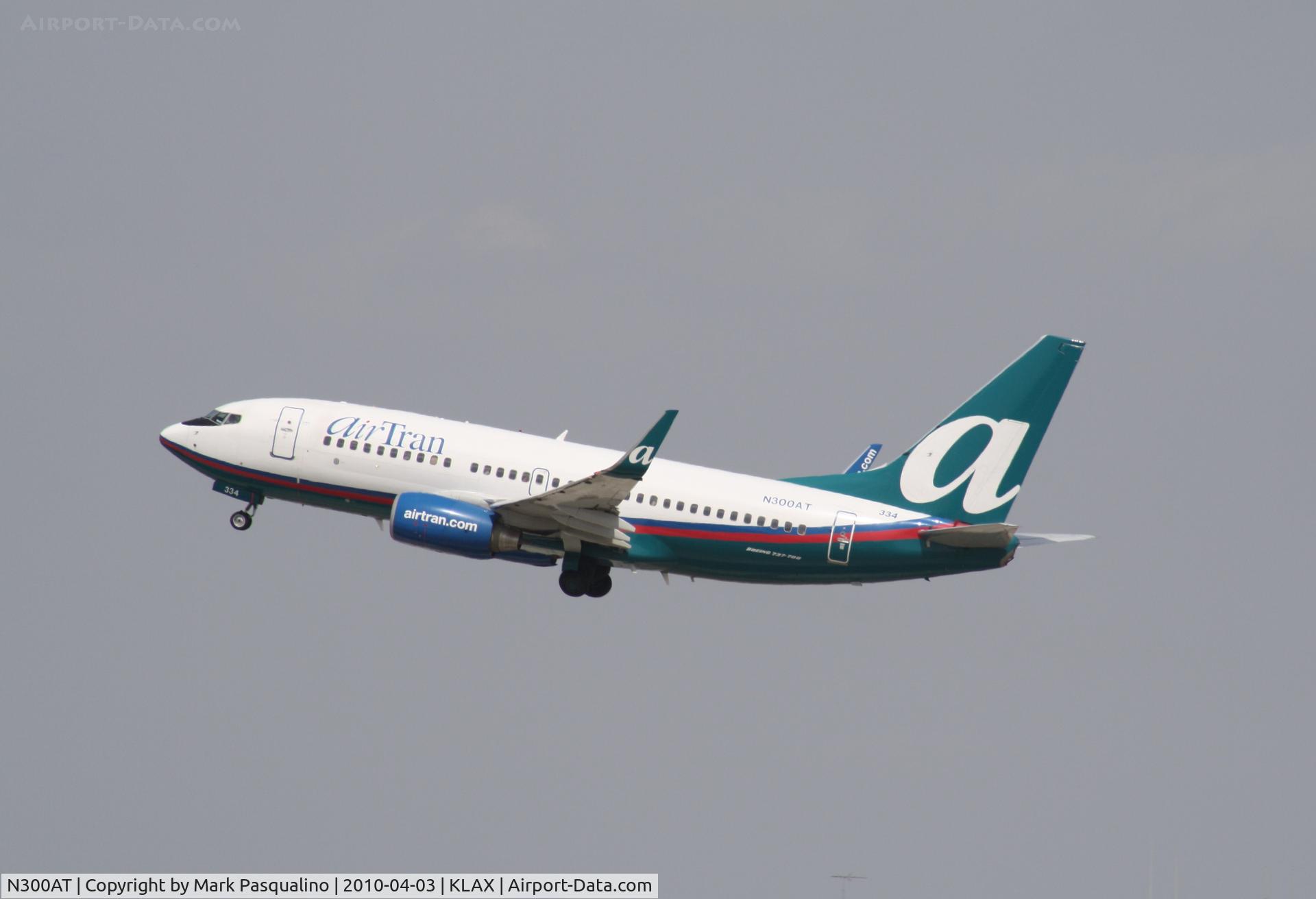 N300AT, 2006 Boeing 737-7BD C/N 33923, Boeing 737-700