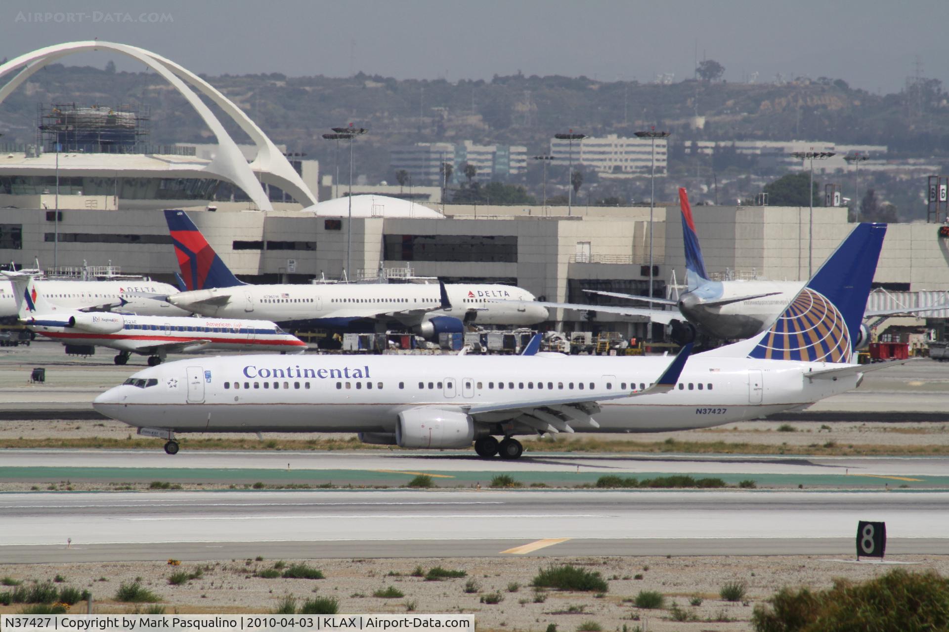 N37427, 2008 Boeing 737-924/ER C/N 37097, Boeing 737-900ER