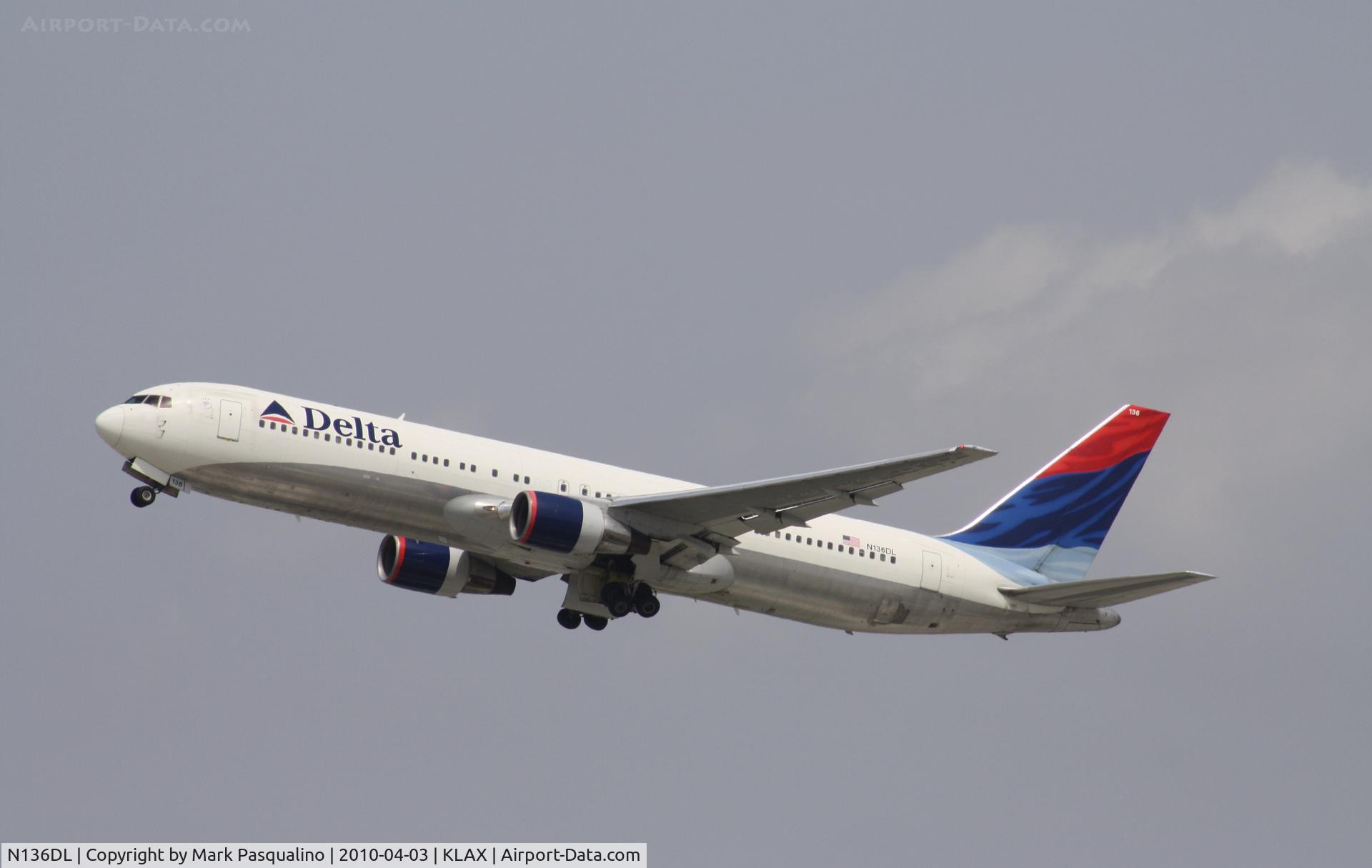 N136DL, 1991 Boeing 767-332 C/N 25146, Boeing 767-300