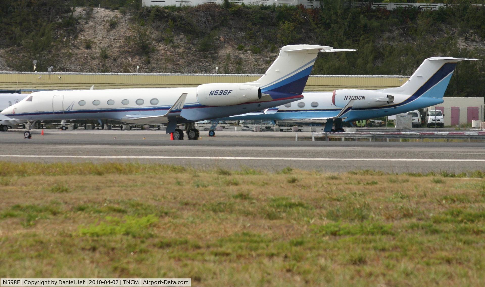 N598F, 2000 Gulfstream Aerospace G-V C/N 598, N598F at the cargo ramp at TNCM