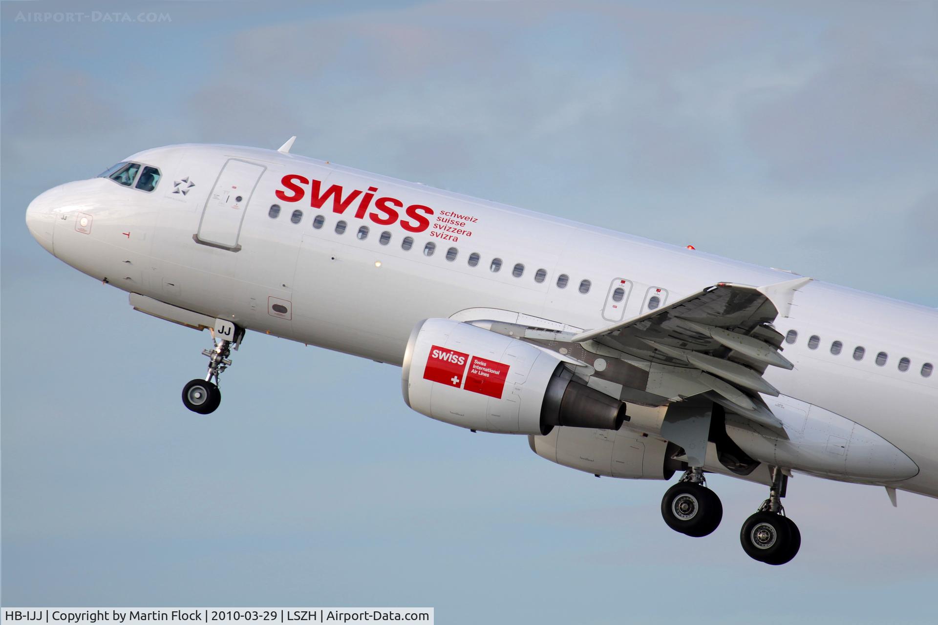 HB-IJJ, 1996 Airbus A320-214 C/N 585, .