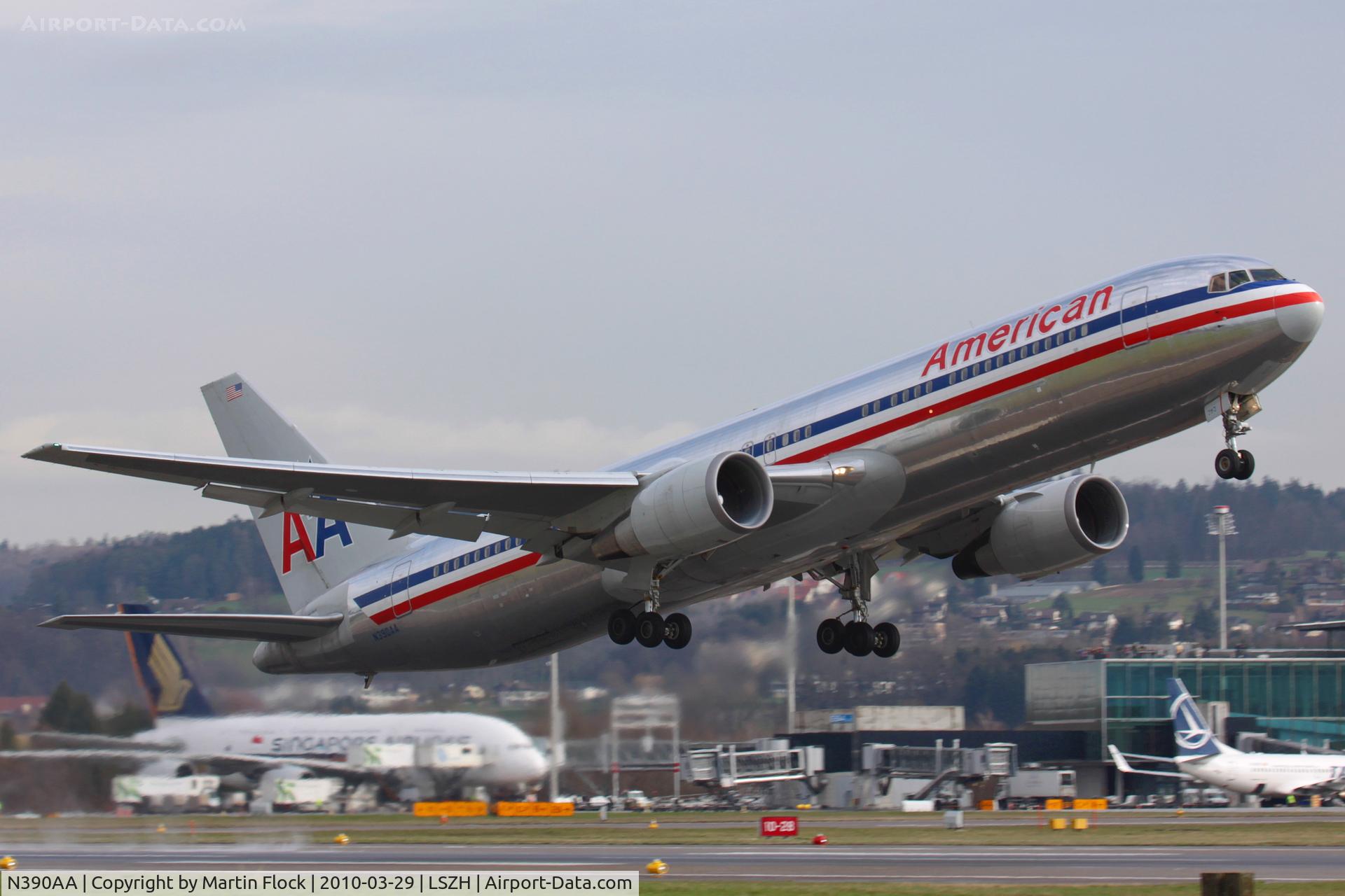 N390AA, 1995 Boeing 767-323 C/N 27450, .