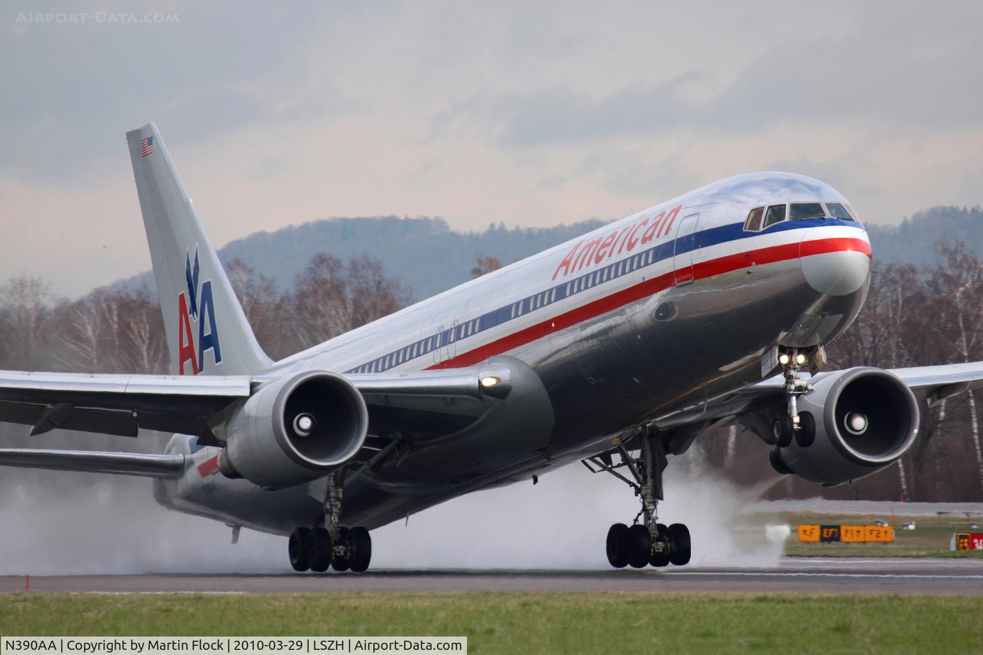 N390AA, 1995 Boeing 767-323 C/N 27450, .