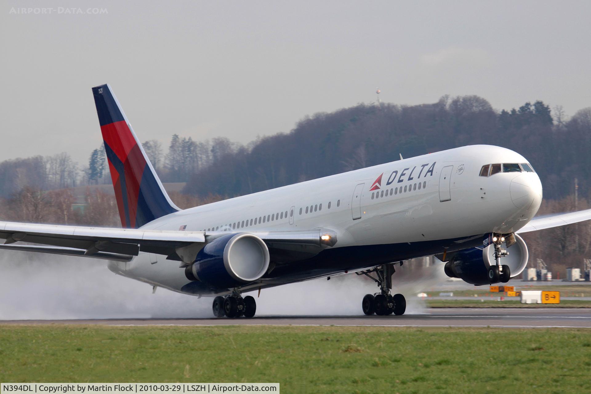N394DL, 1995 Boeing 767-324/ER C/N 27394, .