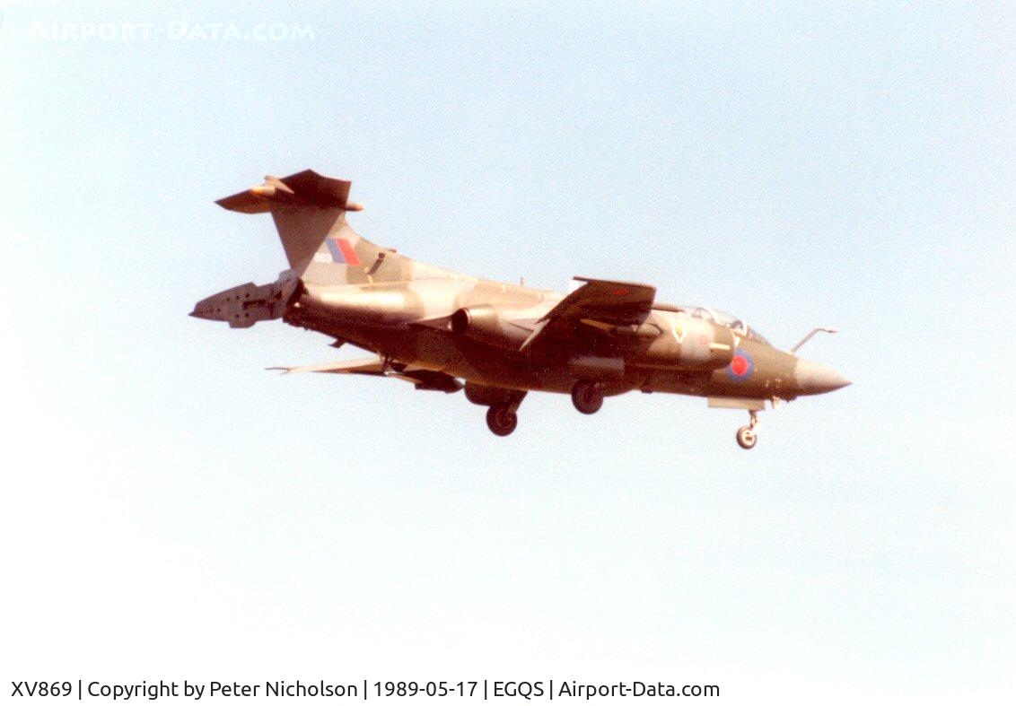 XV869, 1969 Hawker Siddeley Buccaneer S.2B C/N B3-01-68, Buccaneer S.2B of 12 Squadron landing at RAF Lossiemouth in May 1989.