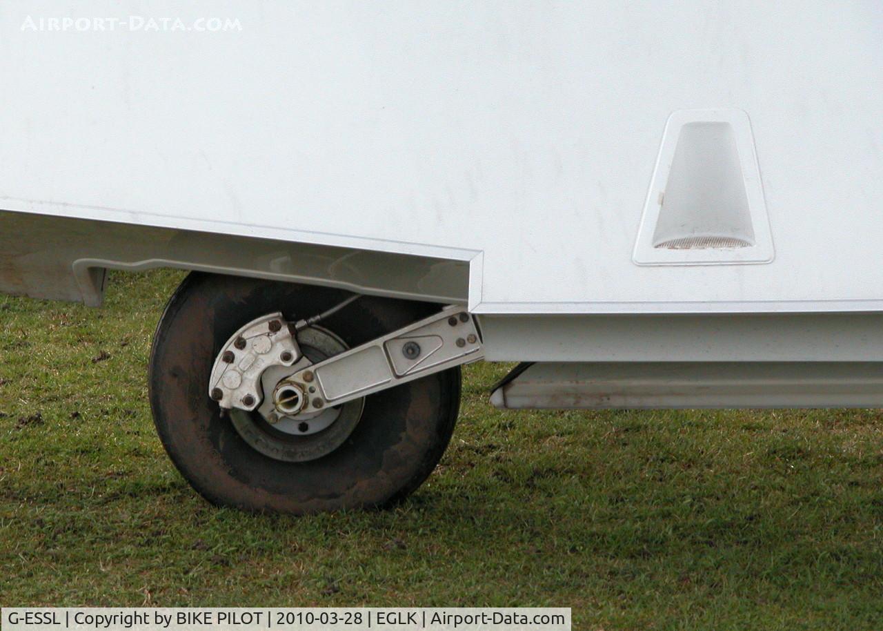 G-ESSL, 1981 Cessna 182R Skylane C/N 182-67947, RIGHT FLOAT DETAIL