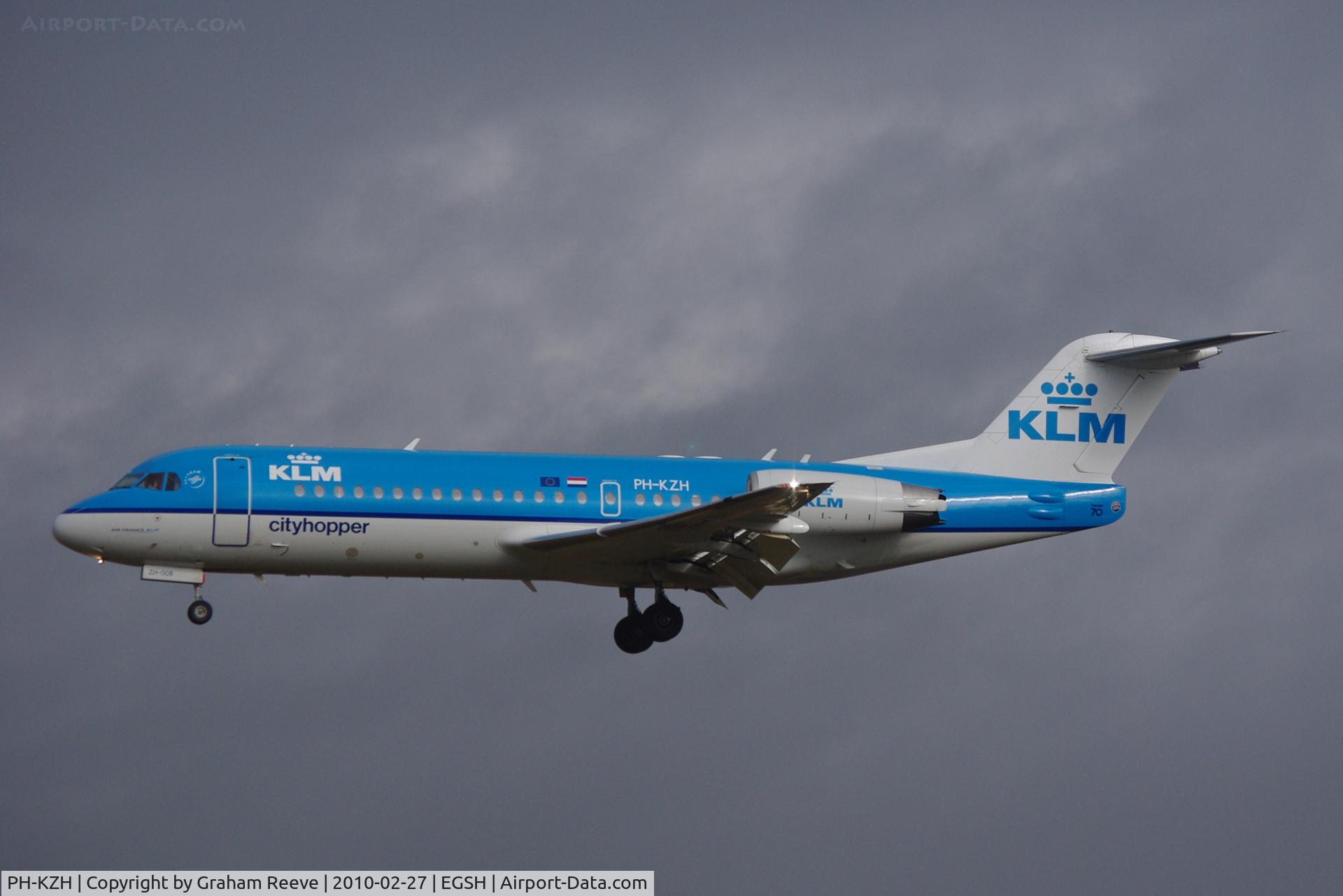 PH-KZH, 1997 Fokker 70 (F-28-0070) C/N 11583, On approach to Norwich.