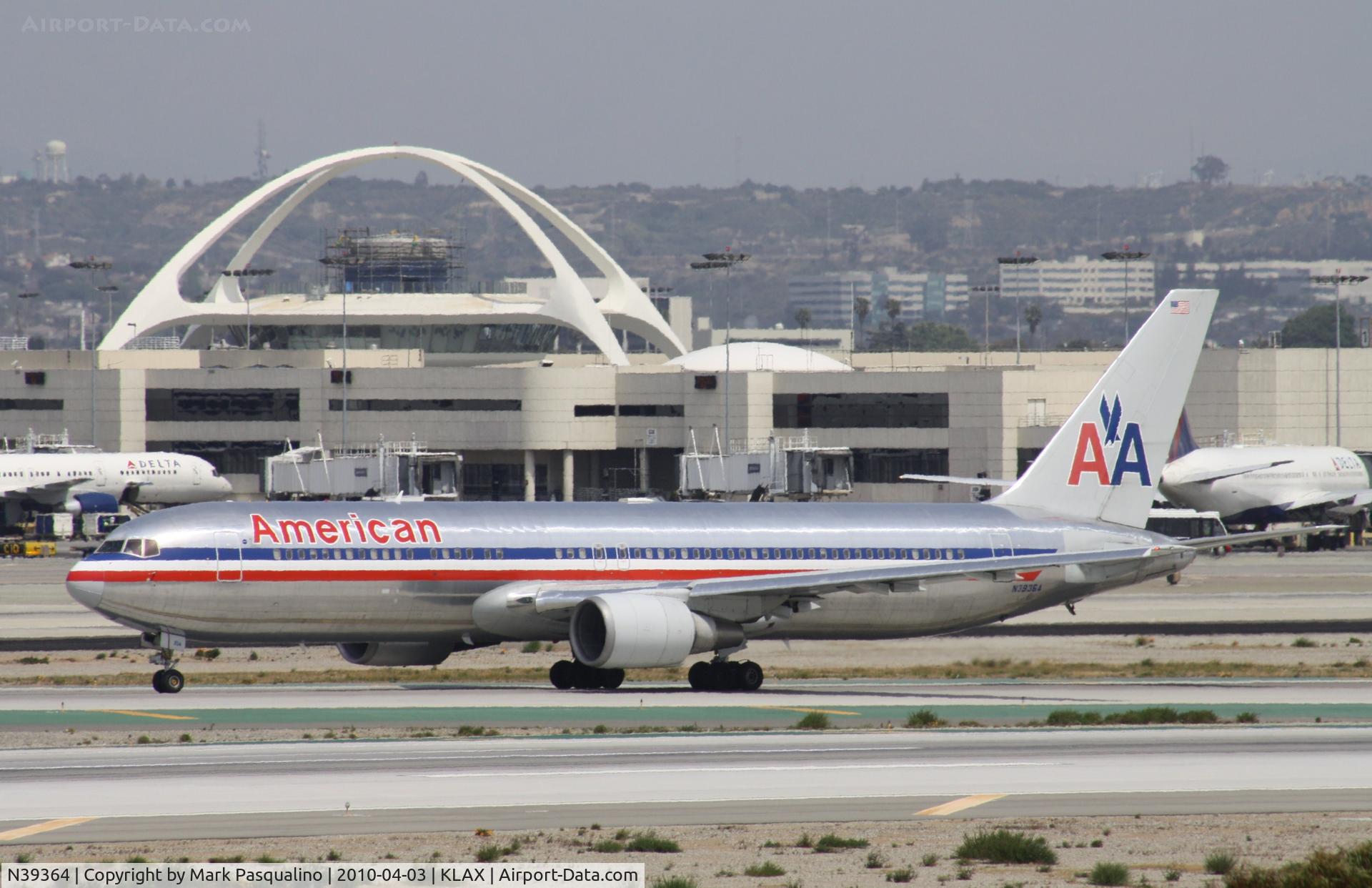 N39364, 1988 Boeing 767-323 C/N 24045, Boeing 767-300