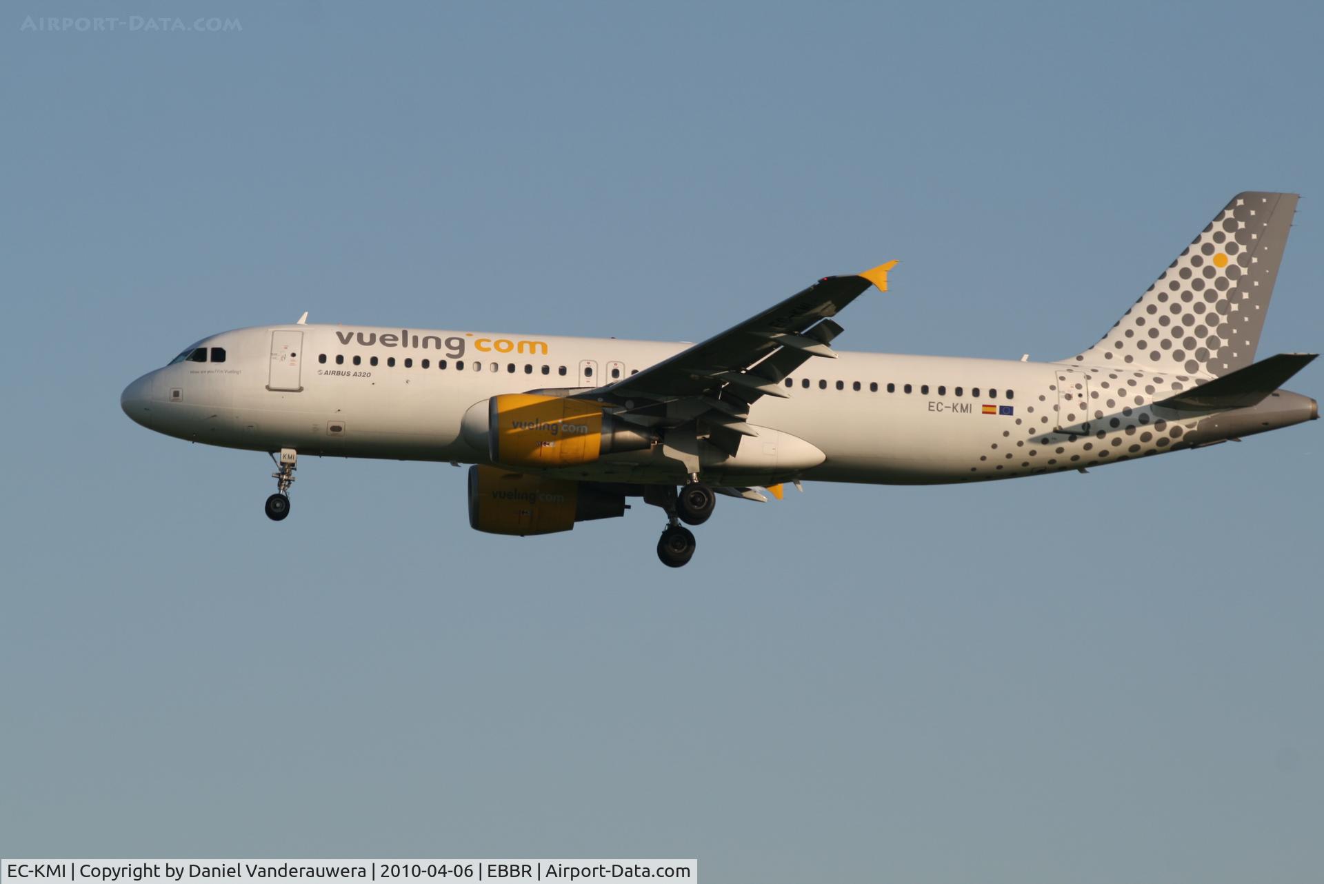 EC-KMI, 2008 Airbus A320-216 C/N 3400, Arrival of flight VY8920 to RWY 25L