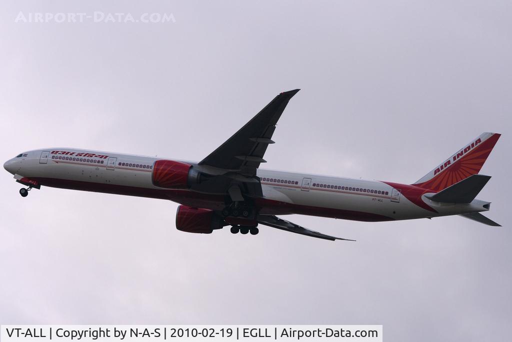 VT-ALL, 2007 Boeing 777-337/ER C/N 36310, Departing 27L