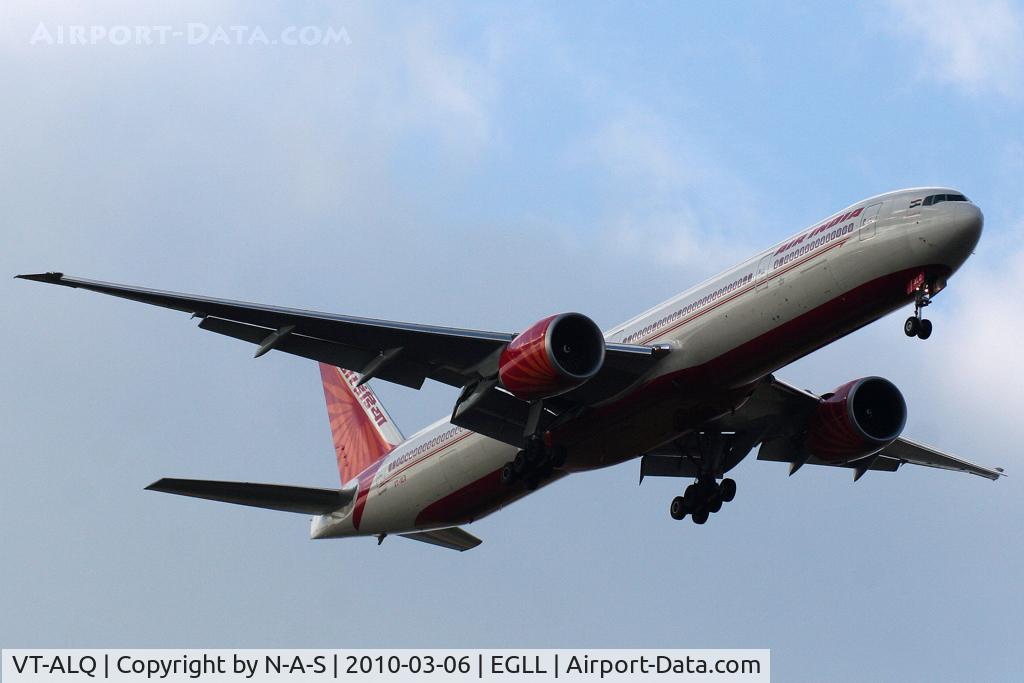 VT-ALQ, 2009 Boeing 777-337/ER C/N 36315, Arriving 09L