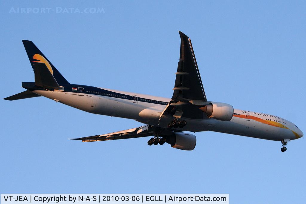 VT-JEA, 2007 Boeing 777-35R/ER C/N 35157/627, Arriving 09L