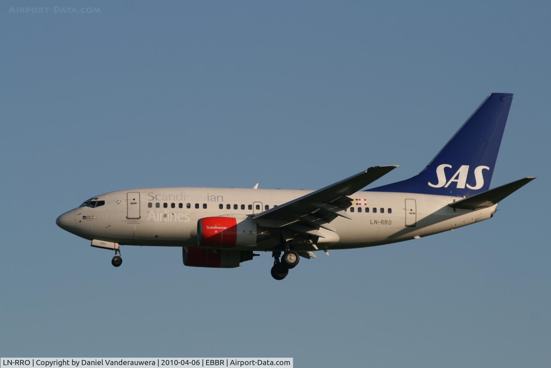 LN-RRO, 1998 Boeing 737-683 C/N 28288, Arrival of flight SK589 to RWY 25L