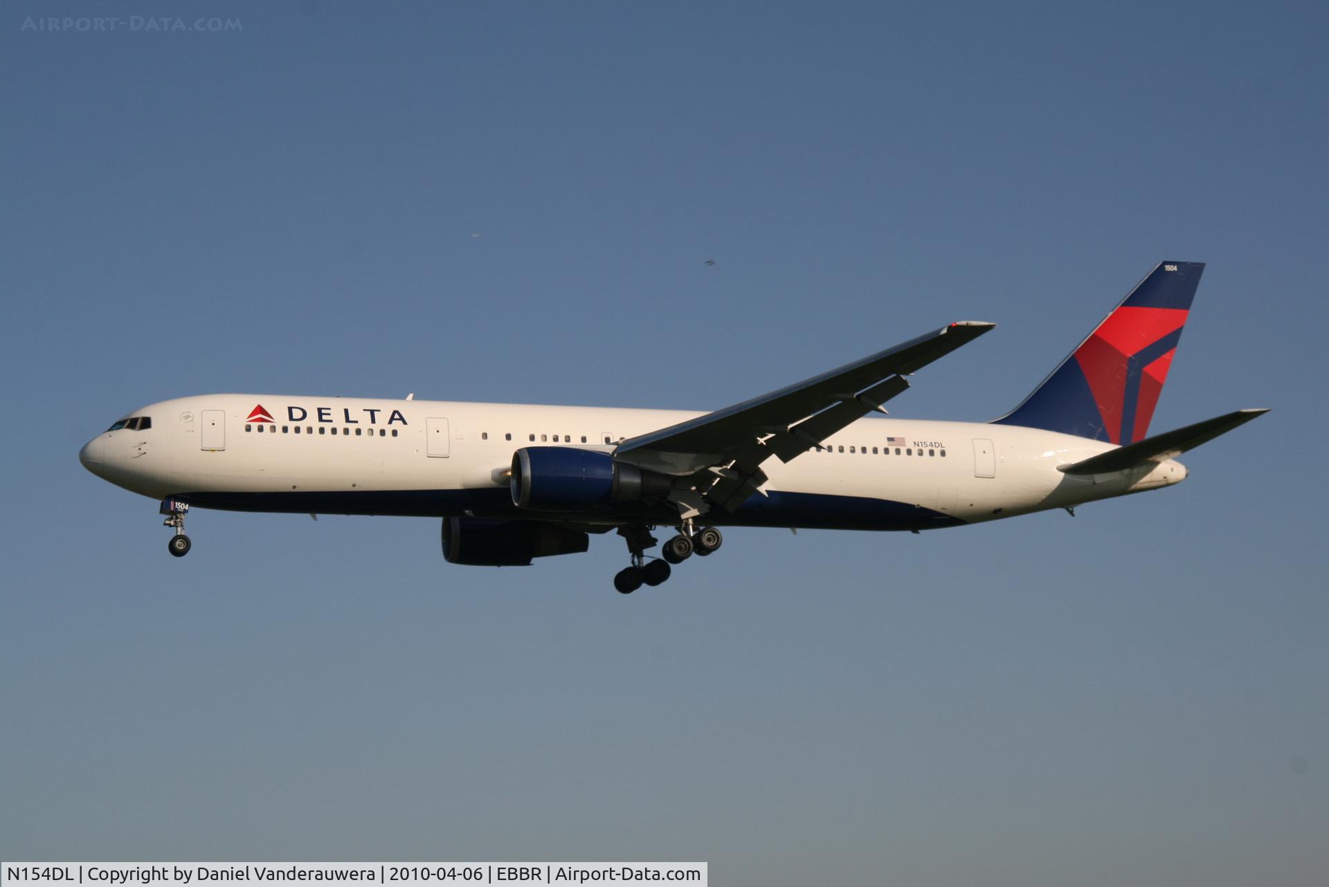 N154DL, 1991 Boeing 767-3P6 C/N 25241, Arrival of flight DL124 to RWY 25L
