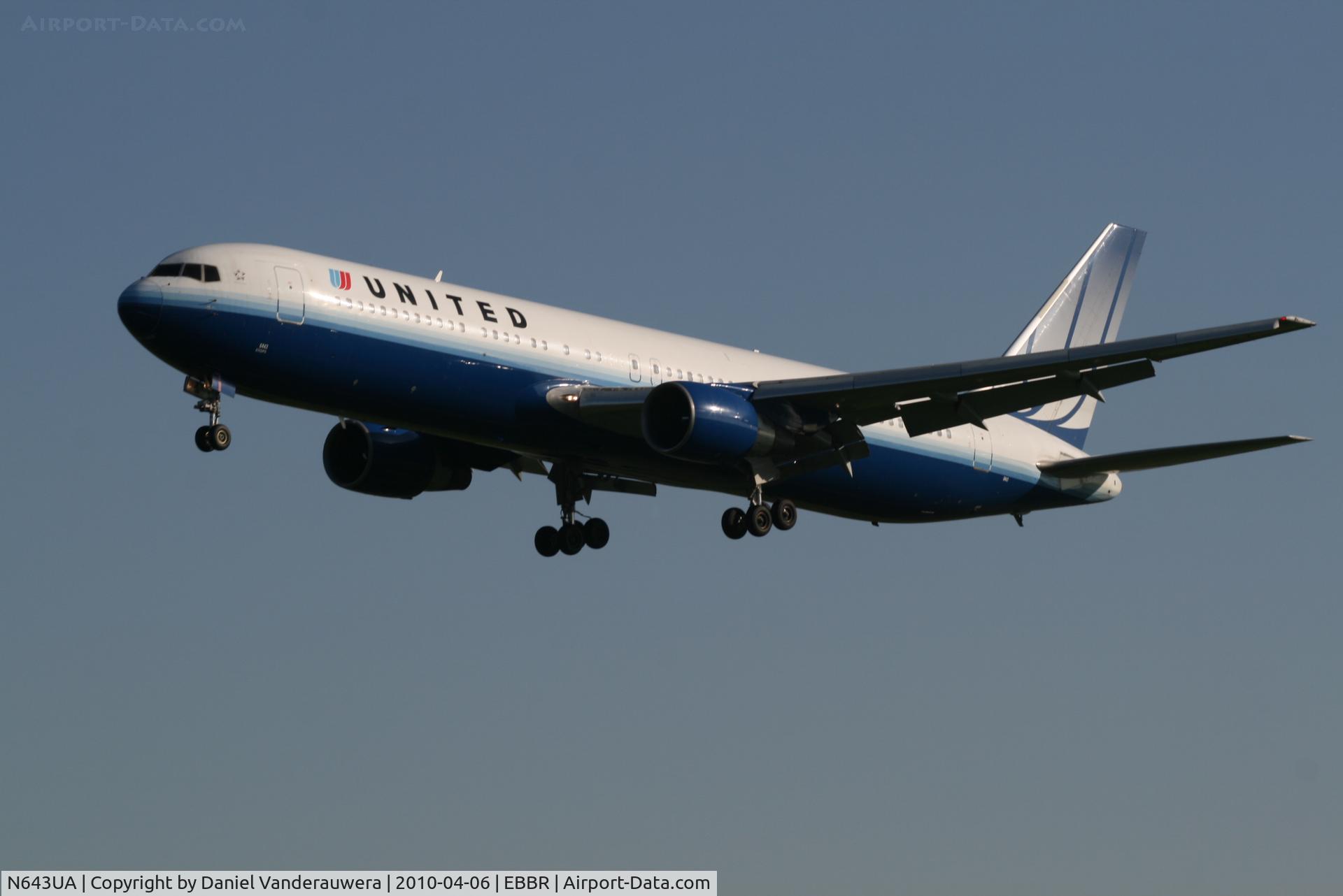 N643UA, 1991 Boeing 767-322/ER C/N 25093, Arrival of flight UA950 to RWY 25L