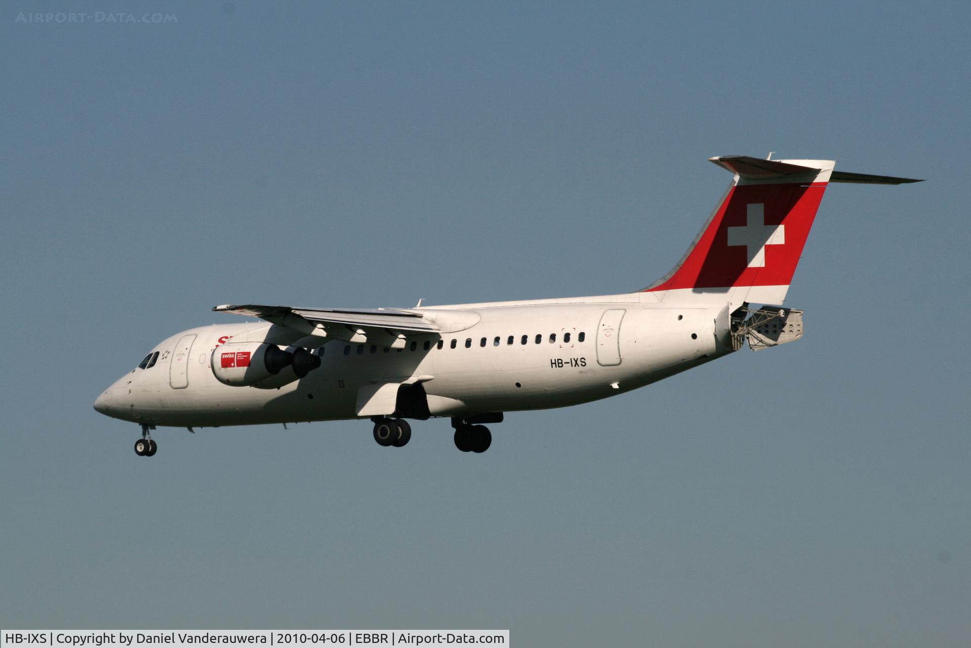 HB-IXS, 1995 British Aerospace Avro 146-RJ100 C/N E3280, Arrival of flight LX788 to RWY 25L