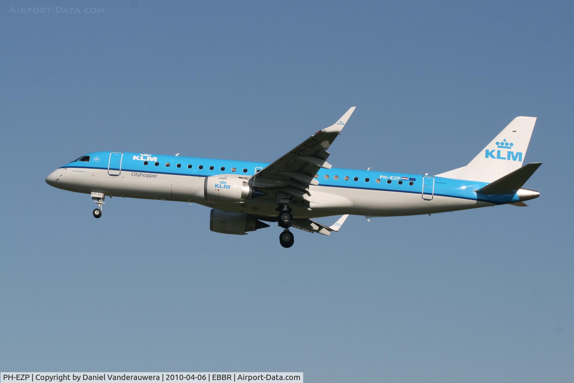 PH-EZP, 2010 Embraer 190LR (ERJ-190-100LR) C/N 19000347, Flight KL1723 is descending to RWY 25L