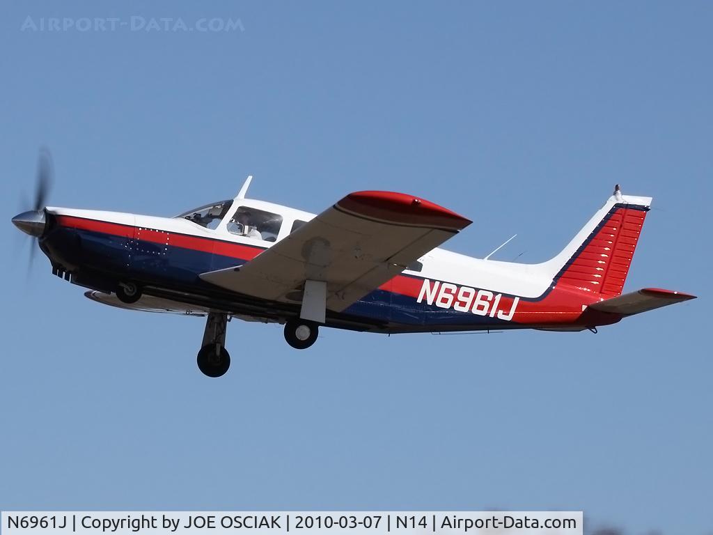 N6961J, 1976 Piper PA-32R-300 Cherokee Lance C/N 32R-7680395, Leaving the W