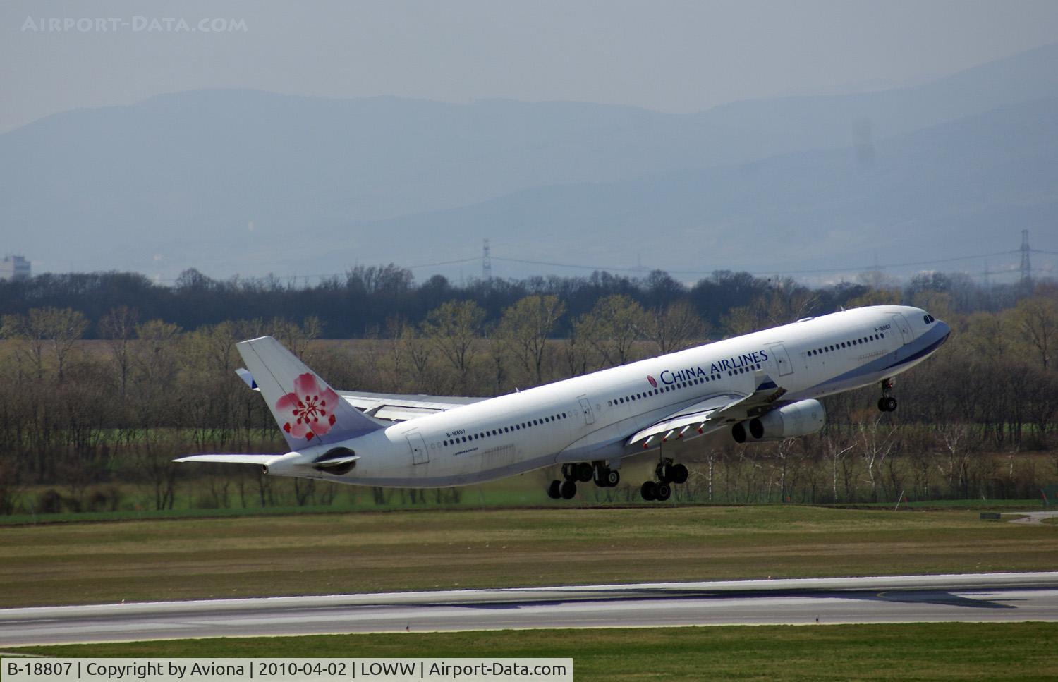 B-18807, 2003 Airbus A340-313 C/N 541, B-18807@ VIE