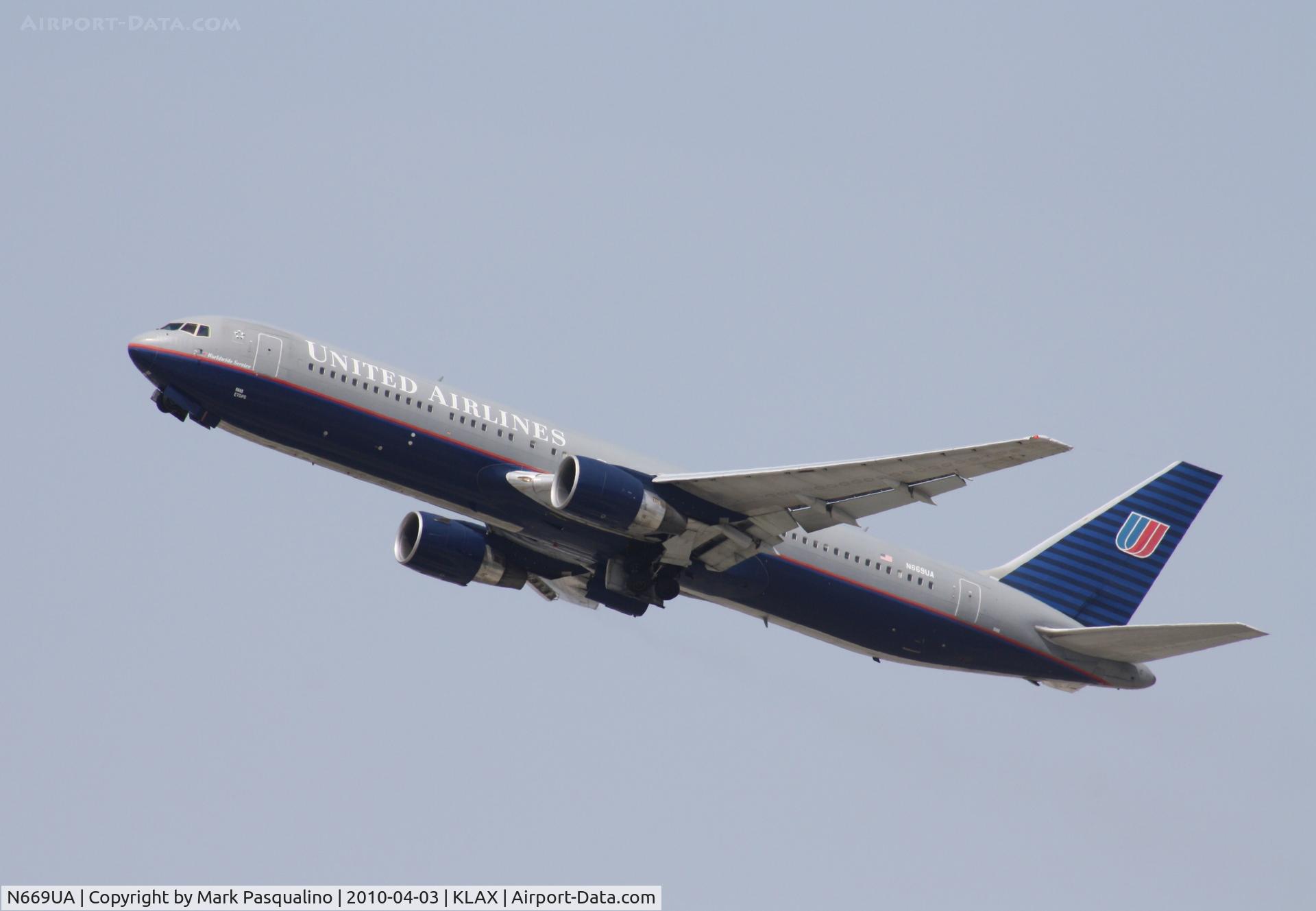 N669UA, 1999 Boeing 767-322 C/N 30025, Boeing 767-300