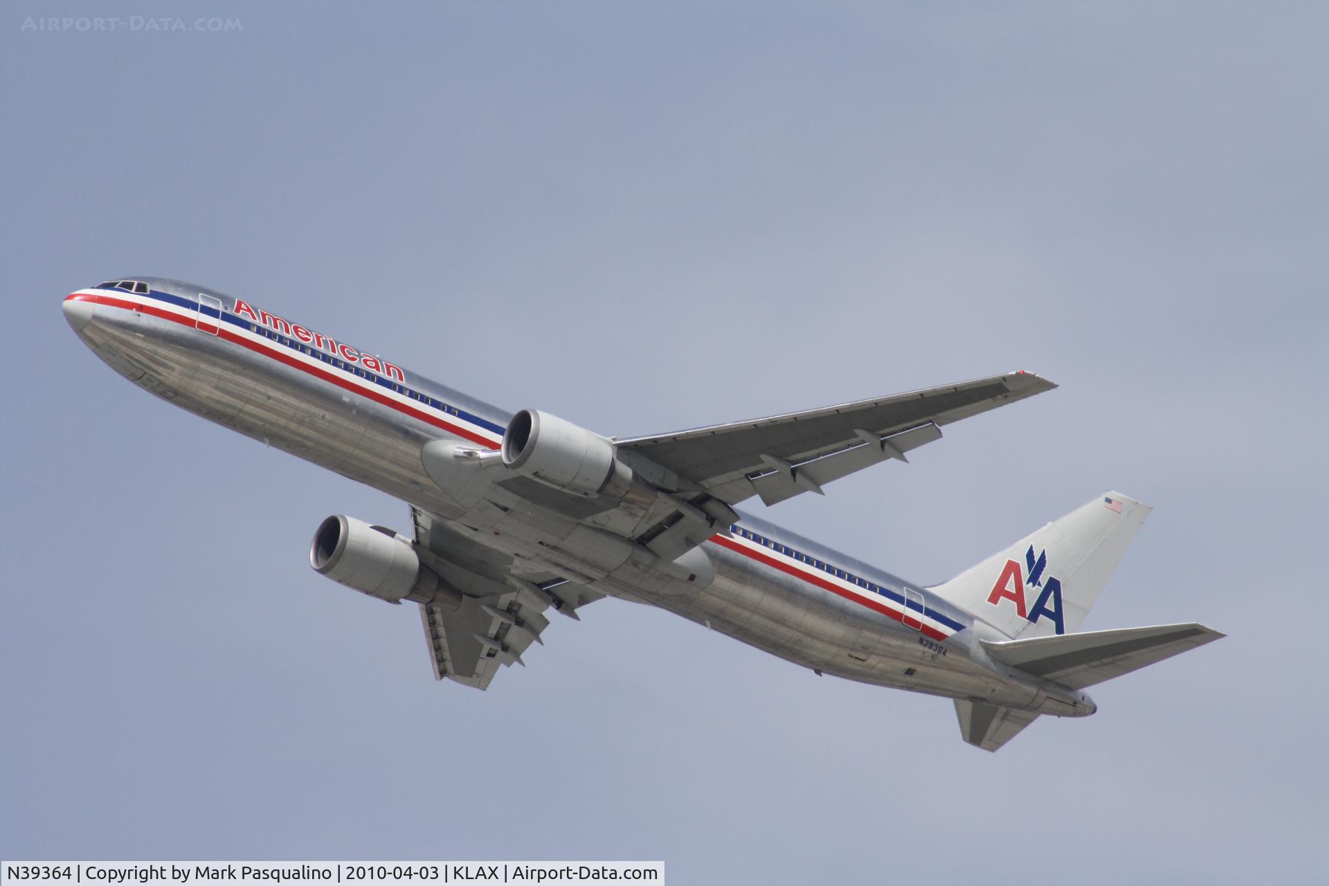 N39364, 1988 Boeing 767-323 C/N 24045, Boeing 767-300