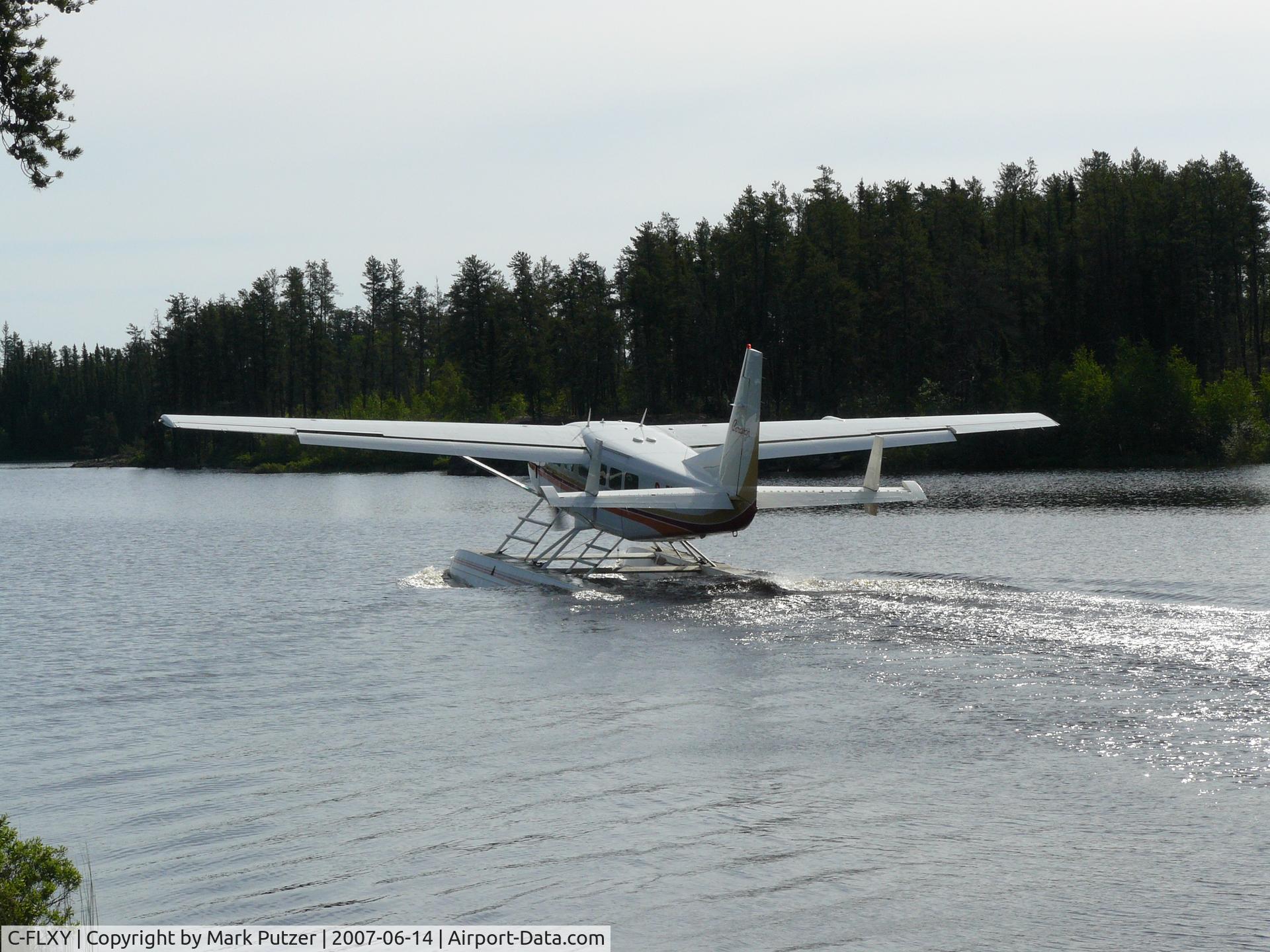 C-FLXY, 1999 Cessna 208 Caravan I C/N 20800297, C-FLXY on Headleaf Lake, Manitoba