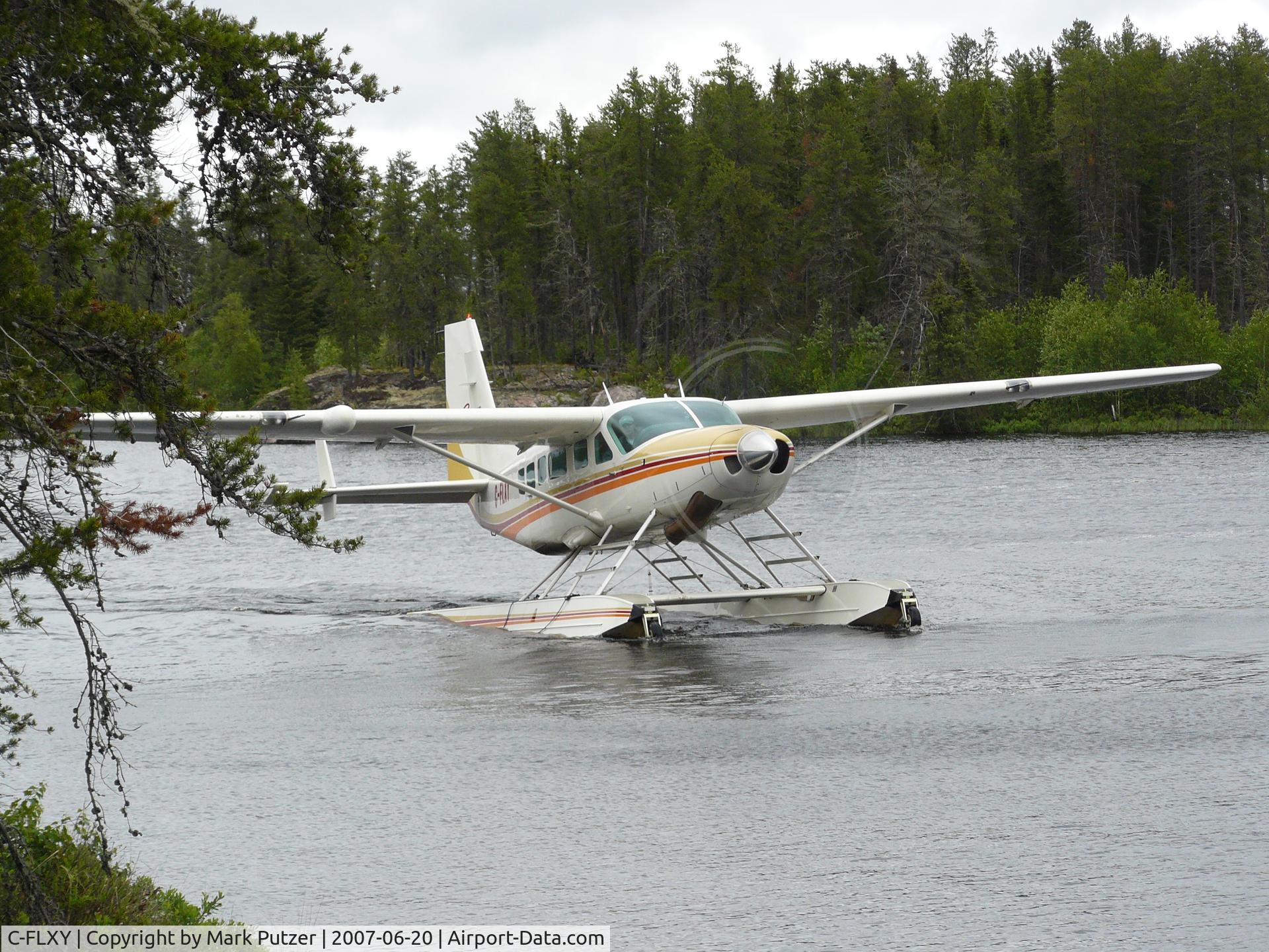 C-FLXY, 1999 Cessna 208 Caravan I C/N 20800297, C-FLXY on Meat Lake Manitoba