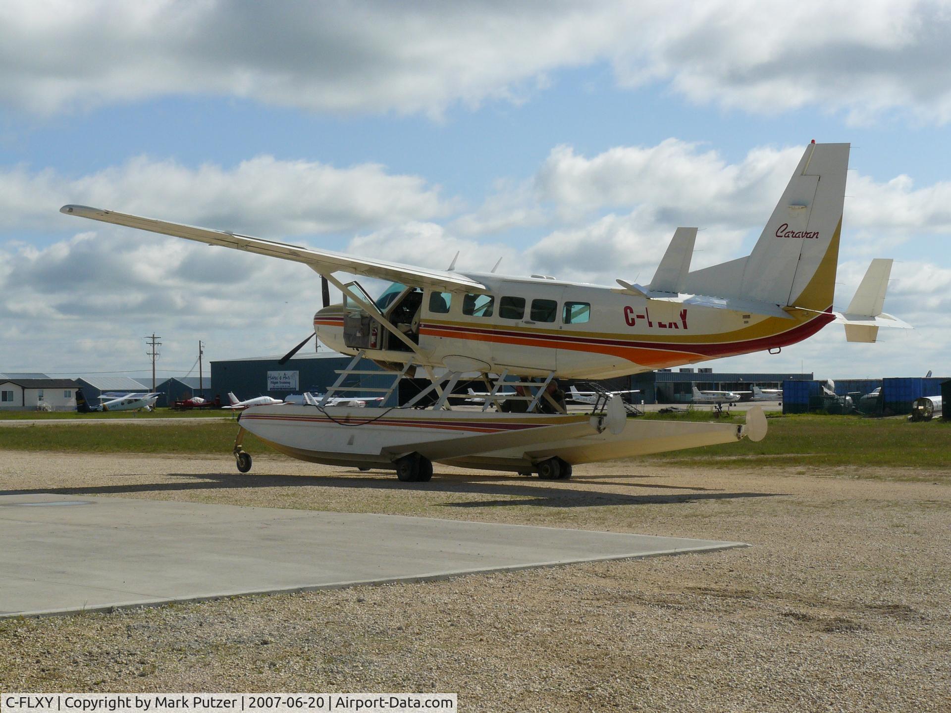 C-FLXY, 1999 Cessna 208 Caravan I C/N 20800297, C-FLXY at St. Andrews airport north of Winnepeg