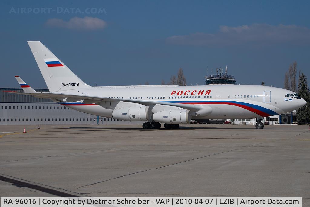 RA-96016, 2004 Ilyushin Il-96-300 C/N 74393202010, Rossija Iljuschin 96