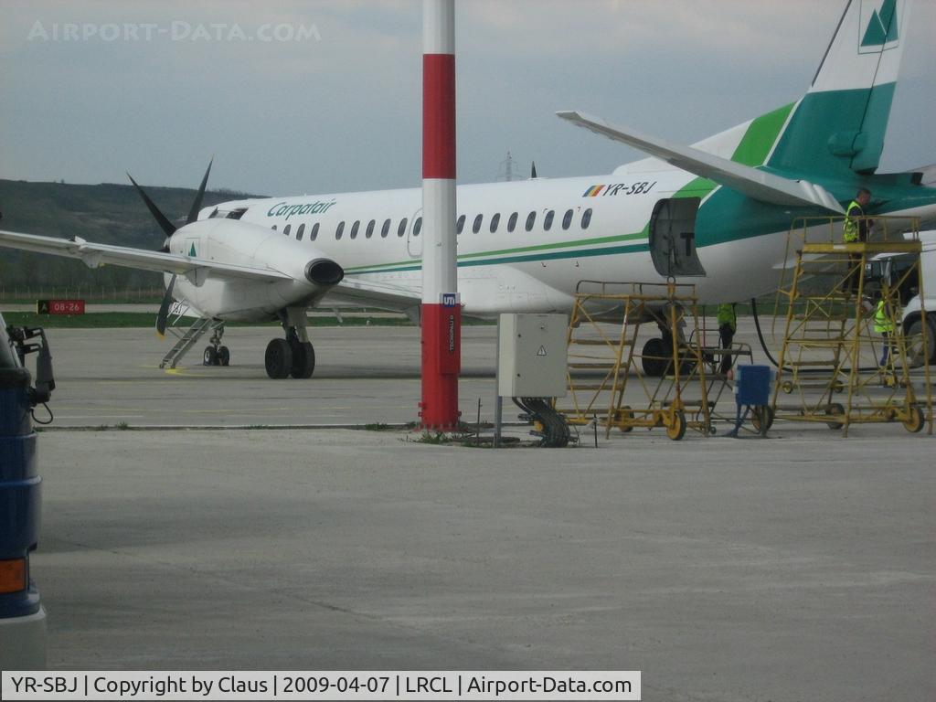 YR-SBJ, 1995 Saab 2000 C/N 2000-018, Refueling