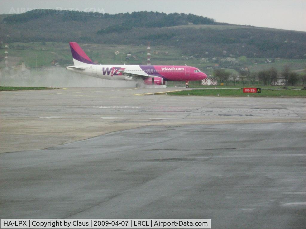 HA-LPX, 2009 Airbus A320-232 C/N 3968, Landing