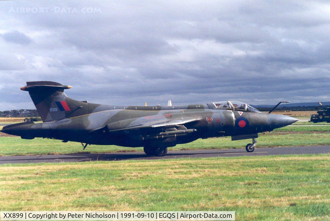 XX899, 1976 Hawker Siddeley Buccaneer S.2B C/N B3-04-75, Now preserved, this Buccaneer S.2B of 12 Squadron was preparing to join the active runway at RAF Lossiemouth in September 1991.