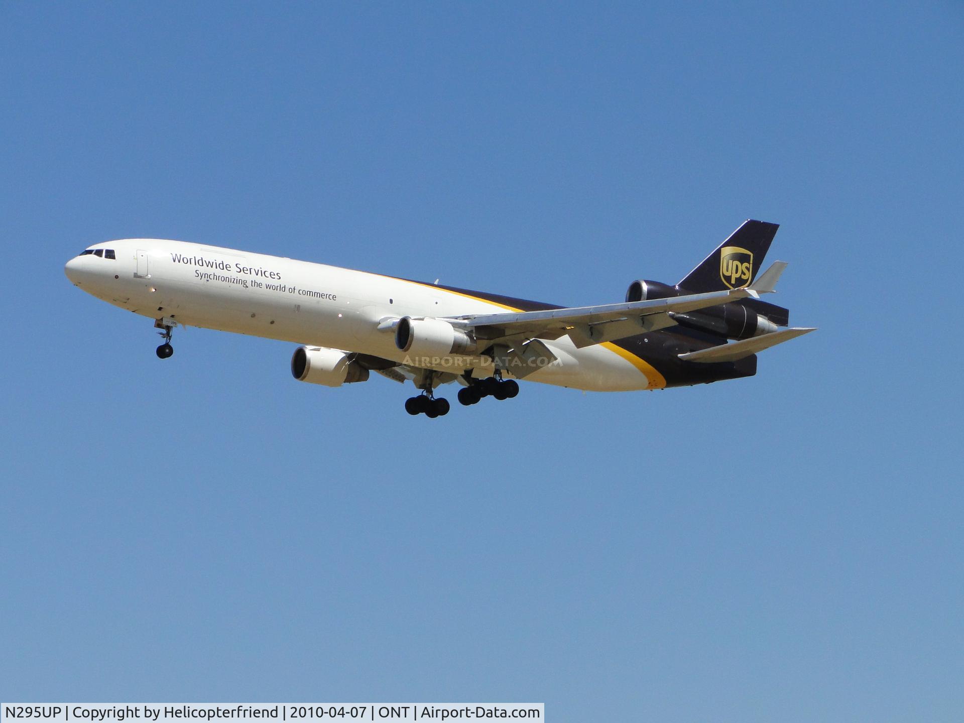 N295UP, 1992 McDonnell Douglas MD-11 C/N 48475, Landing on runway 26L