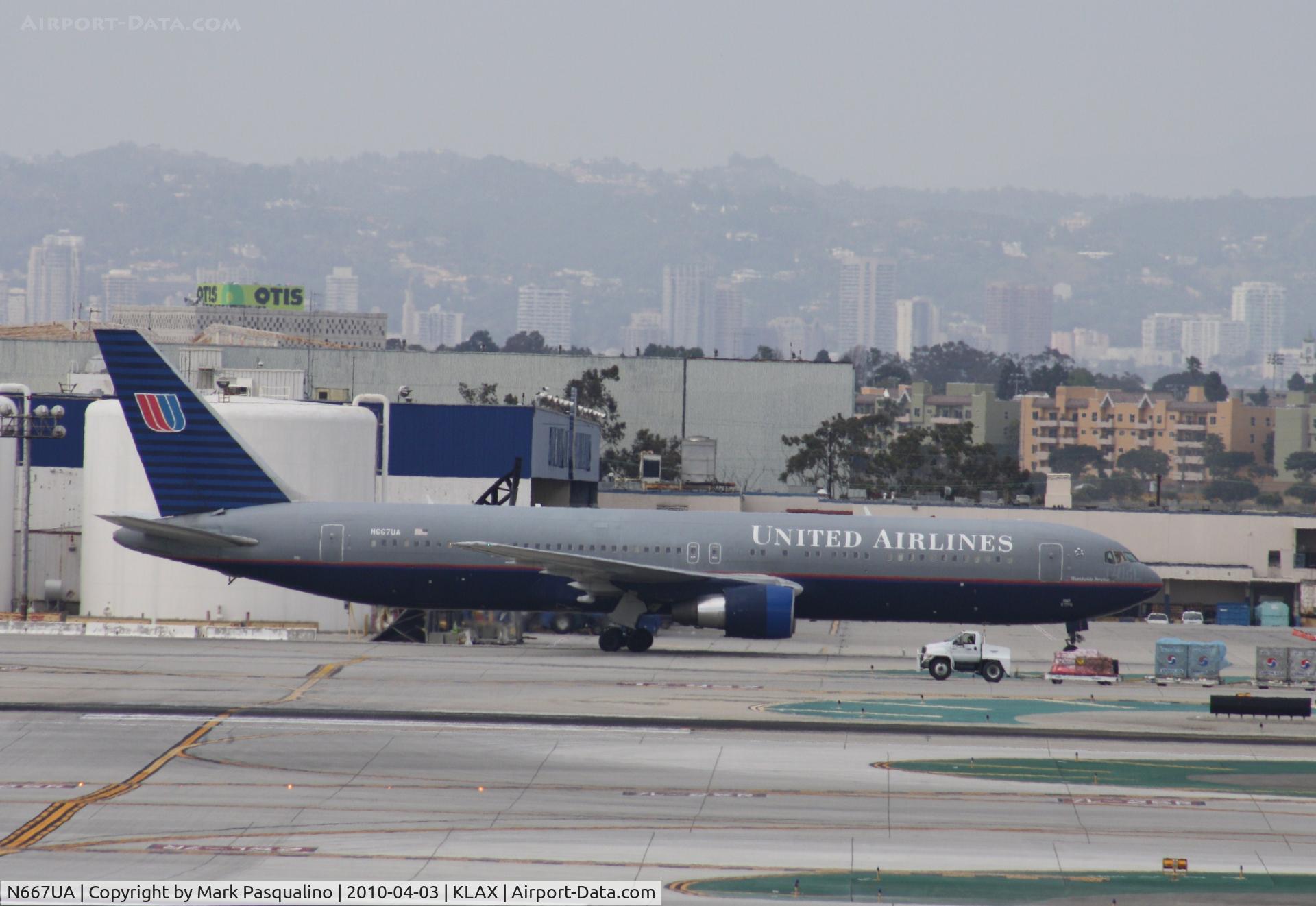 N667UA, 1998 Boeing 767-322 C/N 29239, Boeing 767-300