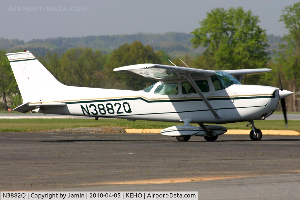 N3882Q, 1971 Cessna 172L C/N 17259982, Taxiing out for departure.