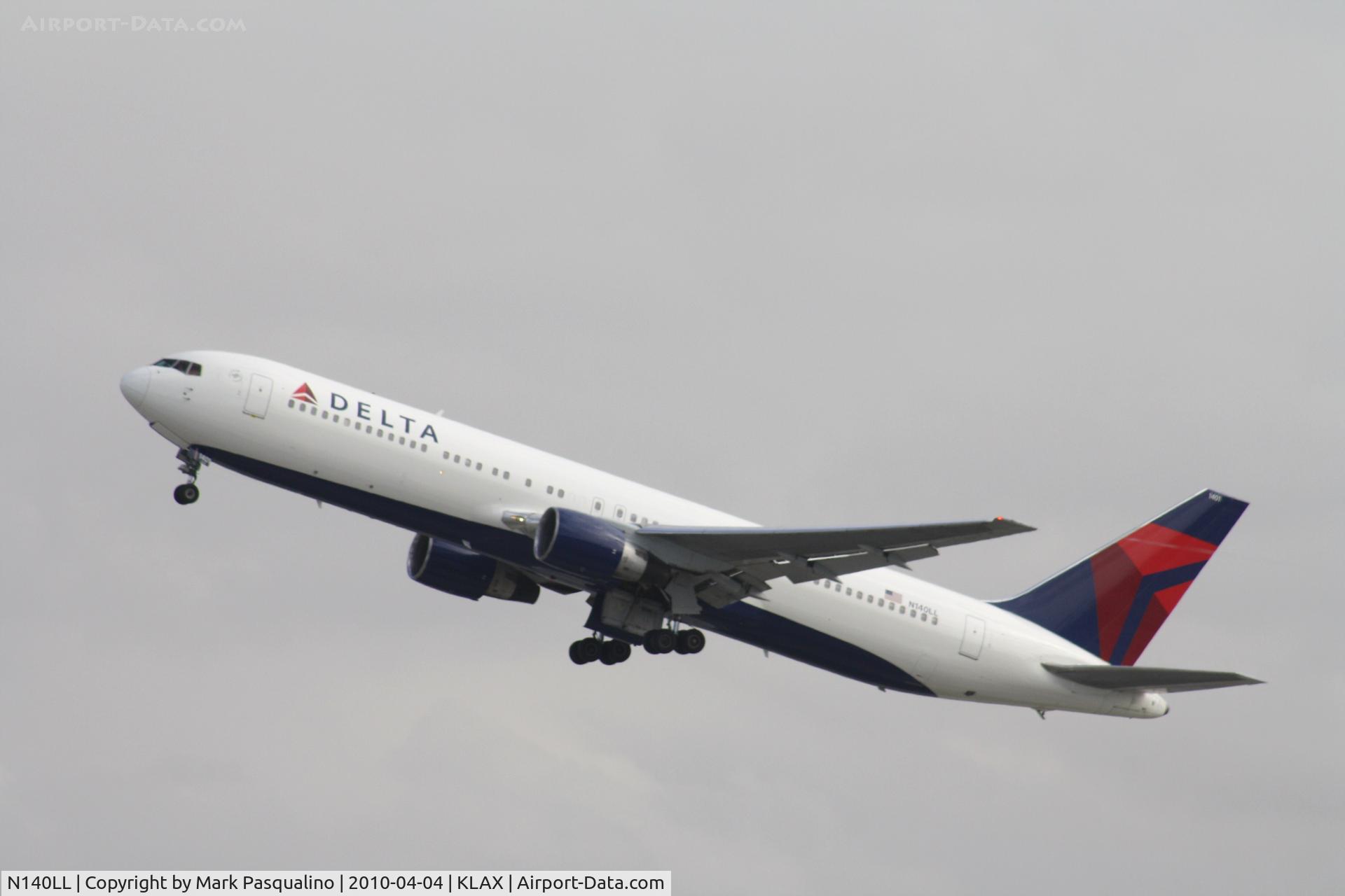 N140LL, 1993 Boeing 767-332 C/N 25988, Boeing 767-300