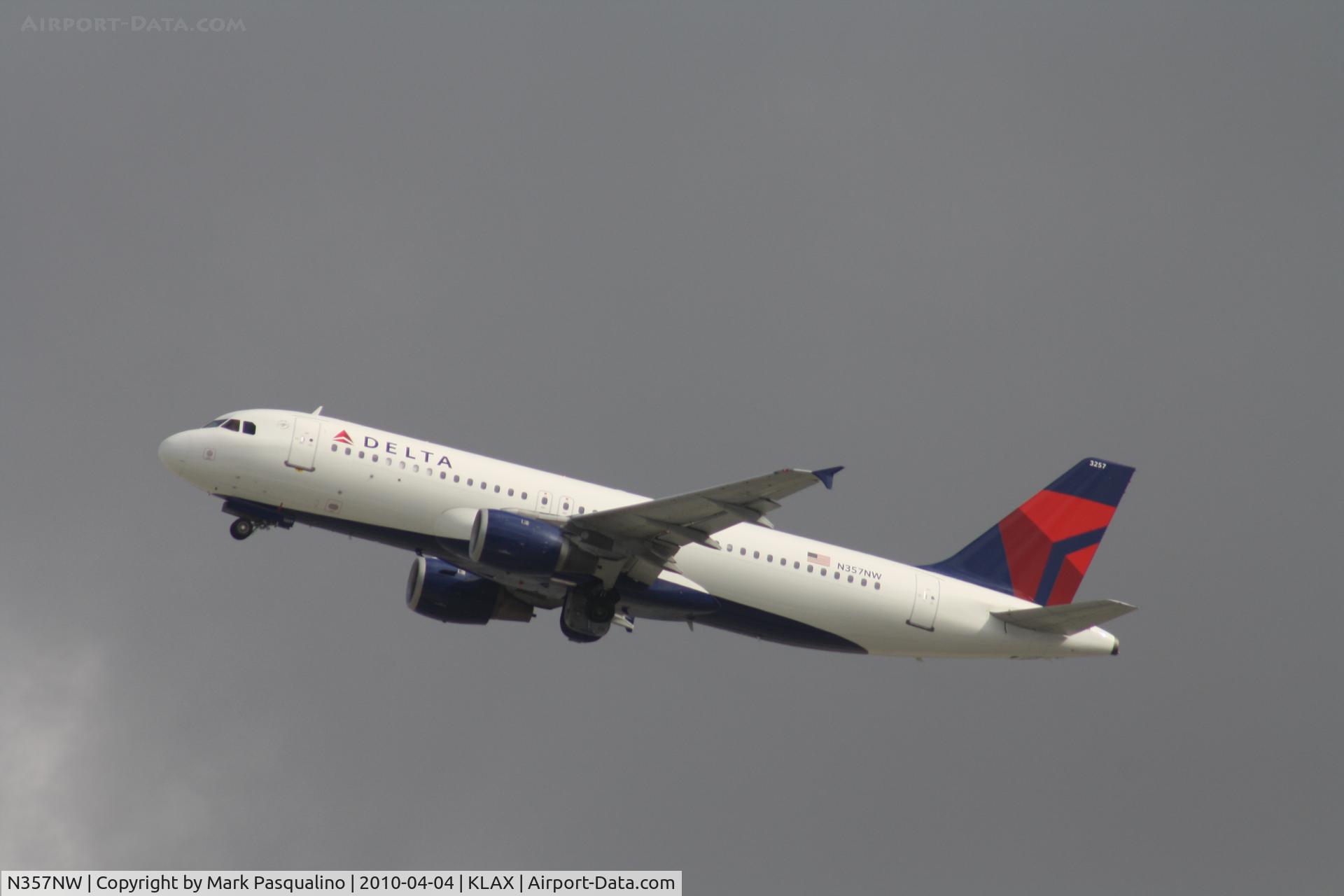N357NW, 1998 Airbus A320-212 C/N 830, Airbus A320