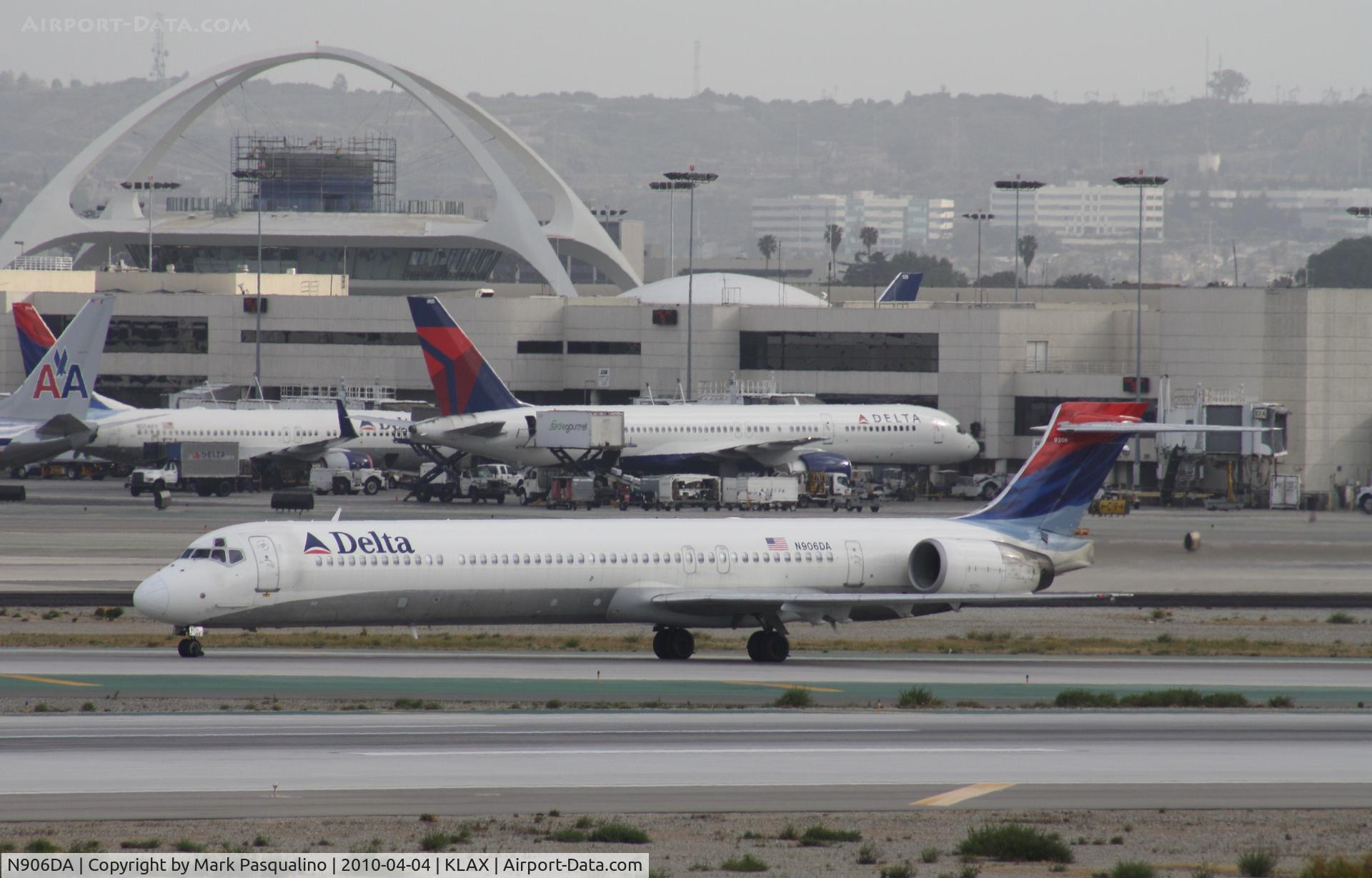 N906DA, 1995 McDonnell Douglas MD-90-30 C/N 53386, MD-90-30