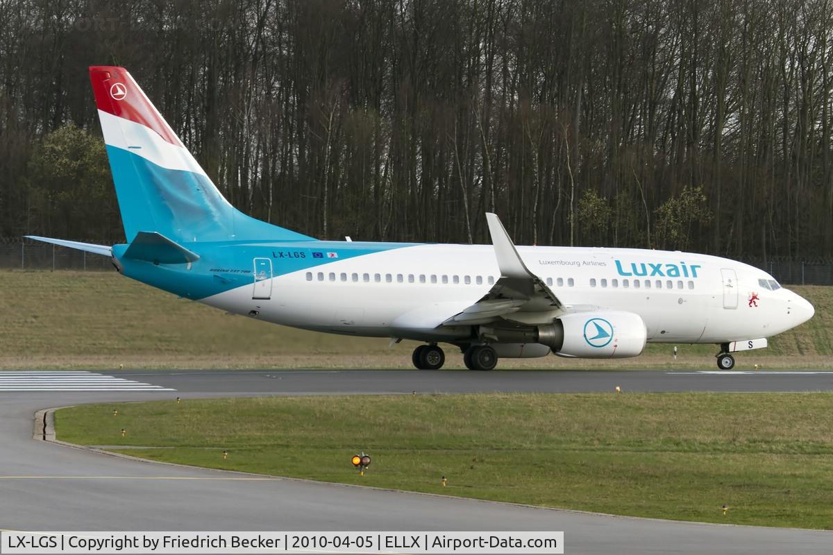 LX-LGS, 2005 Boeing 737-7C9 C/N 33956, line up for departure