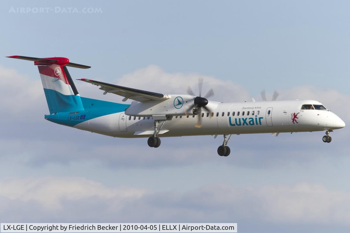 LX-LGE, 2009 De Havilland Canada DHC-8-402Q Dash 8 C/N 4284, short final RW24
