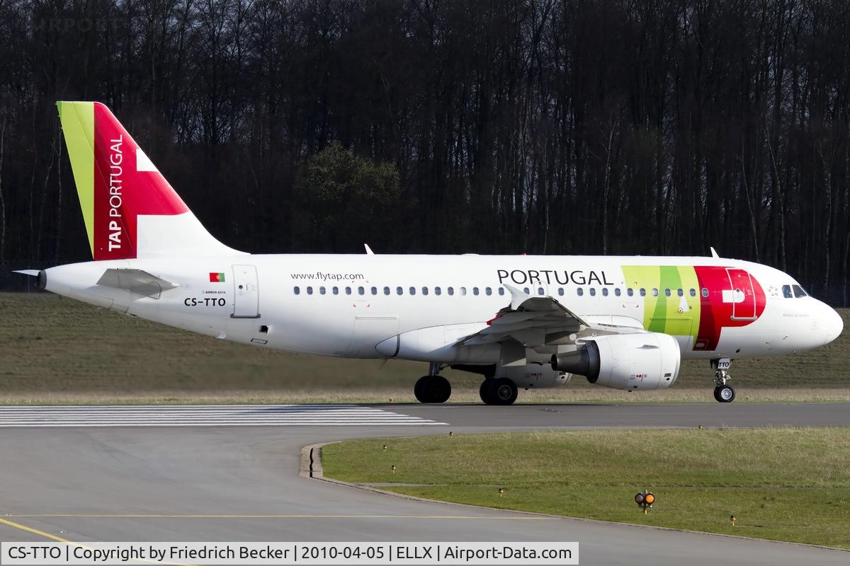 CS-TTO, 1999 Airbus A319-111 C/N 1127, line up for departure